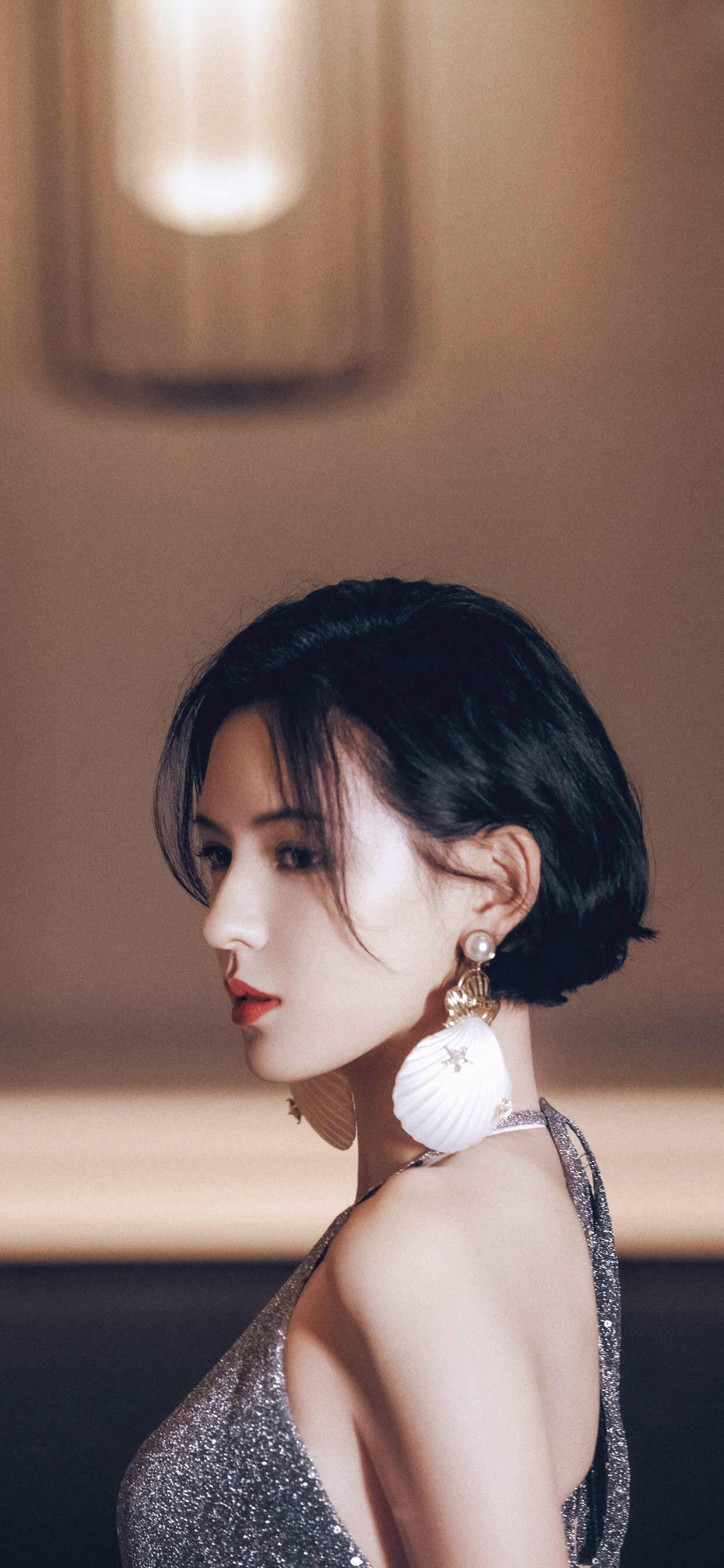 中国内地新晋女演员模特张予曦妩媚浴袍微博美照图片图片