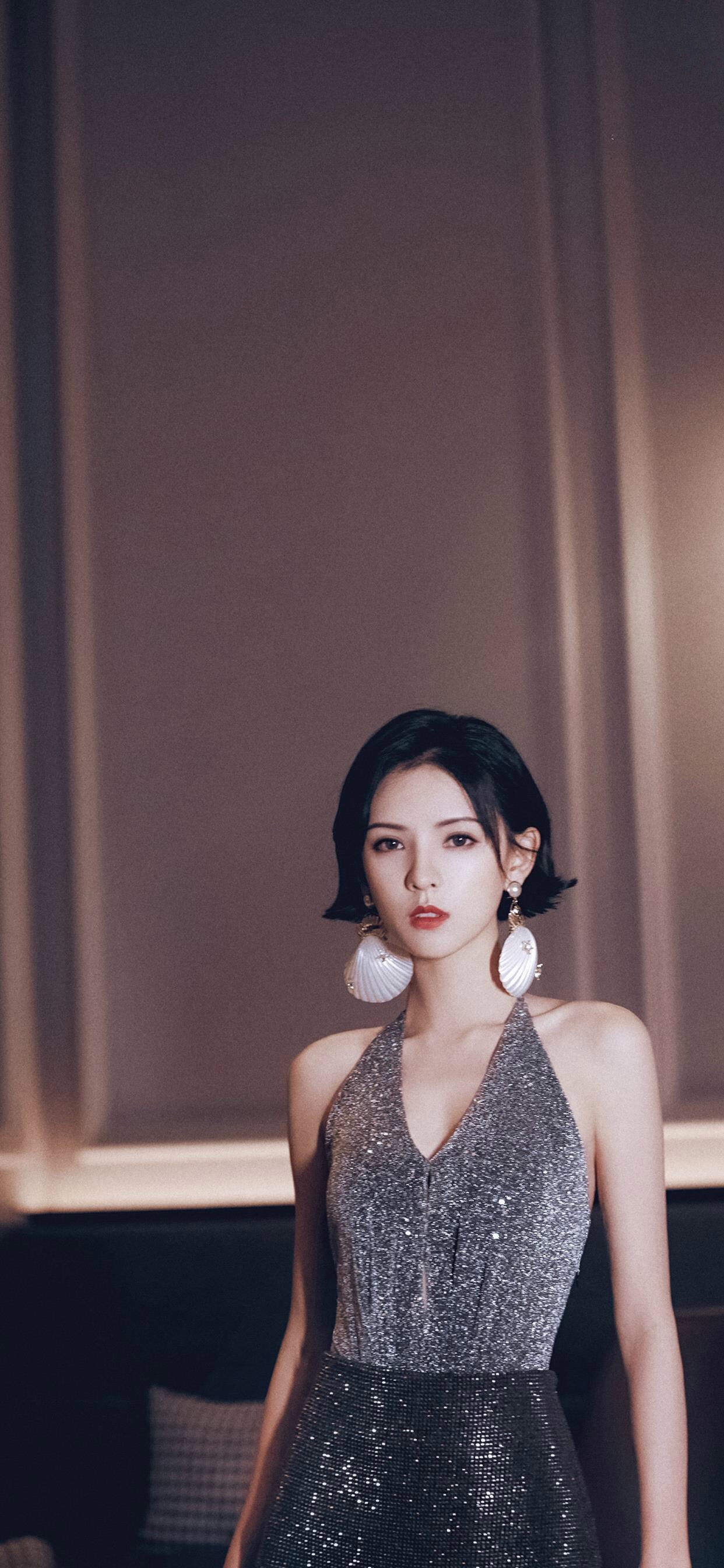 中国内地新晋女演员模特张予曦妩媚浴袍微博美照图片图片
