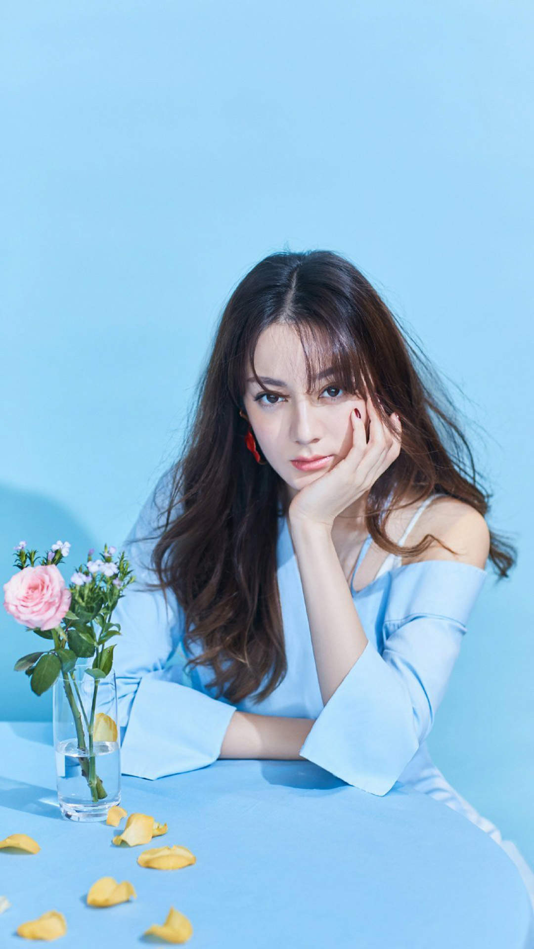 新疆乌鲁木齐美女演员迪丽热巴最新杂志写真图片图片