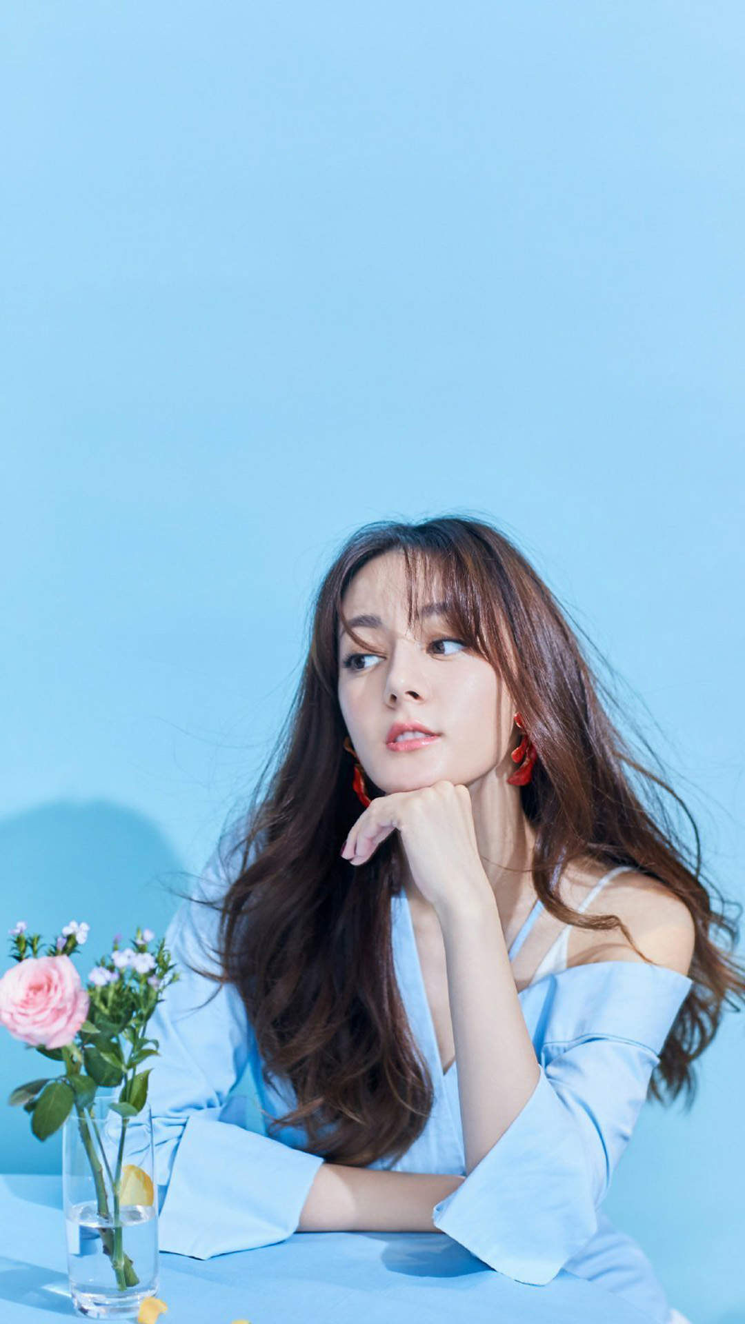 新疆乌鲁木齐美女演员迪丽热巴最新杂志写真图片图片