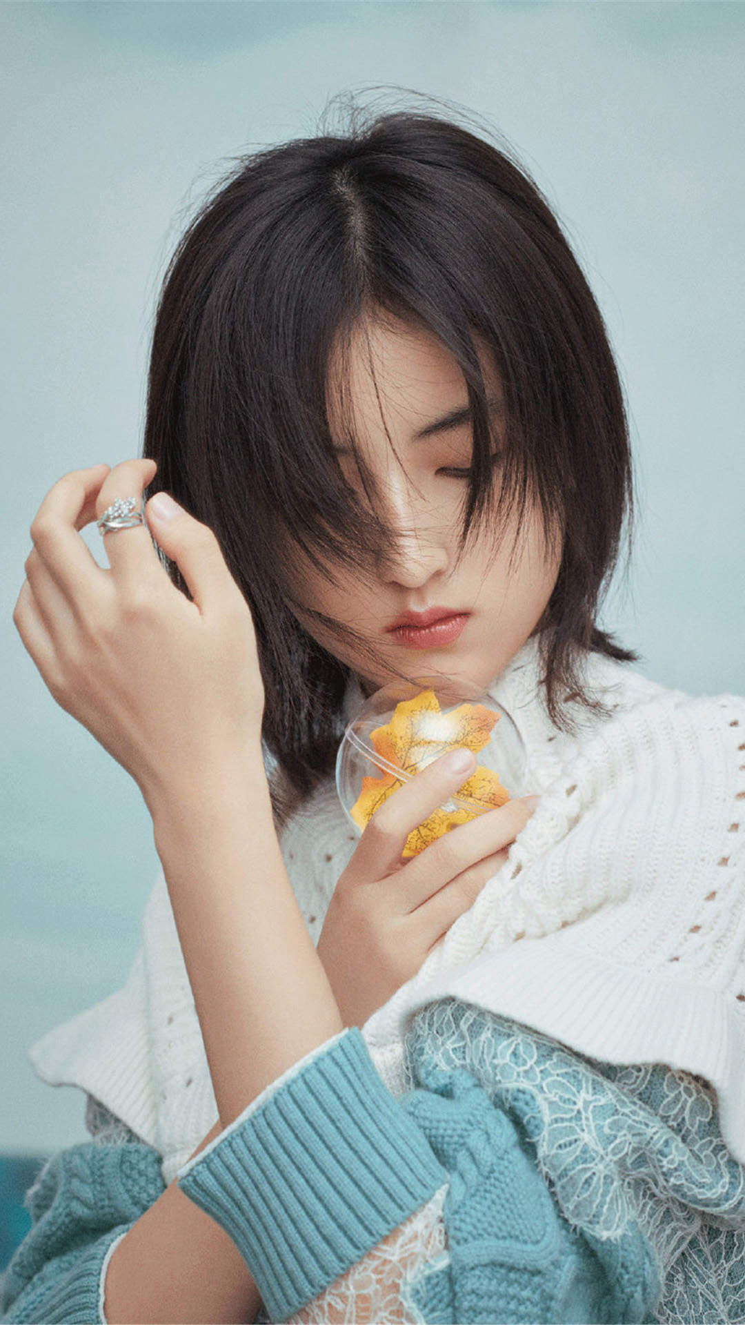 中国内地河南省三门峡女演员张子枫复古风私服照图片图片