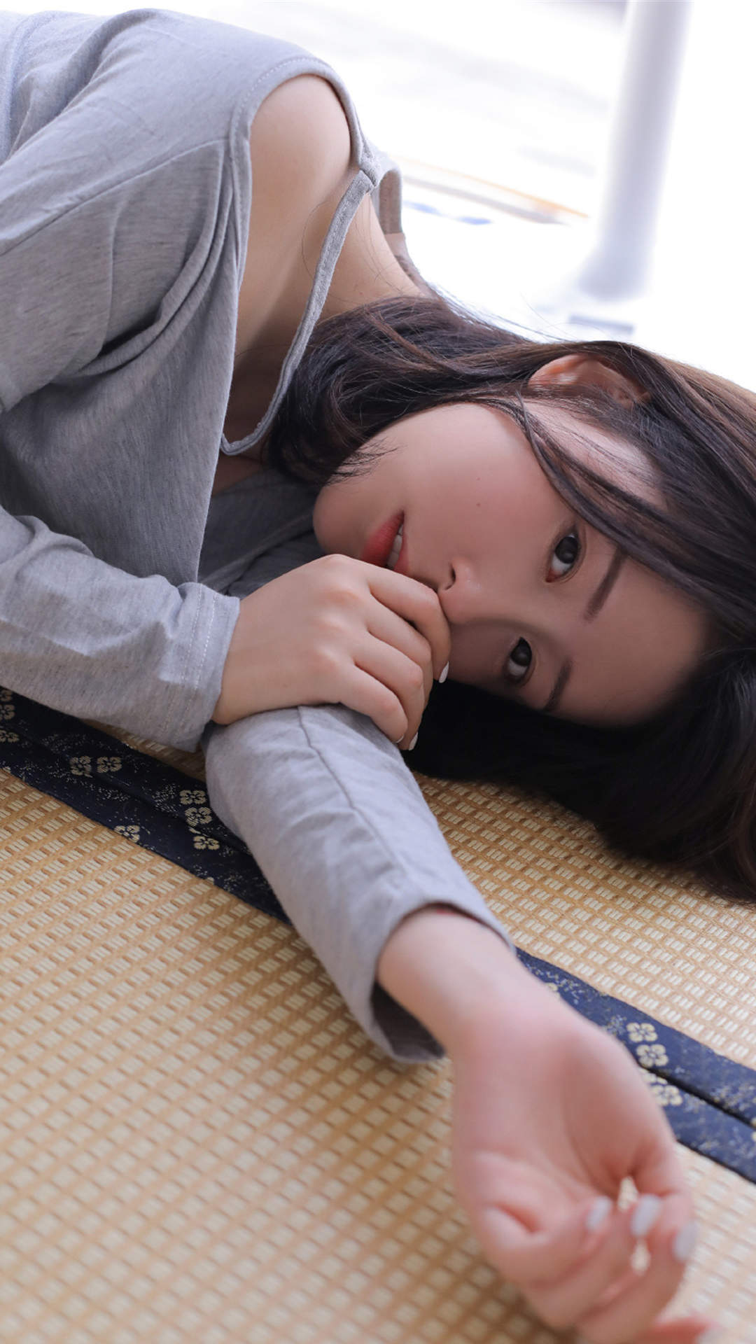 甜美蕾丝美女手机壁纸图片