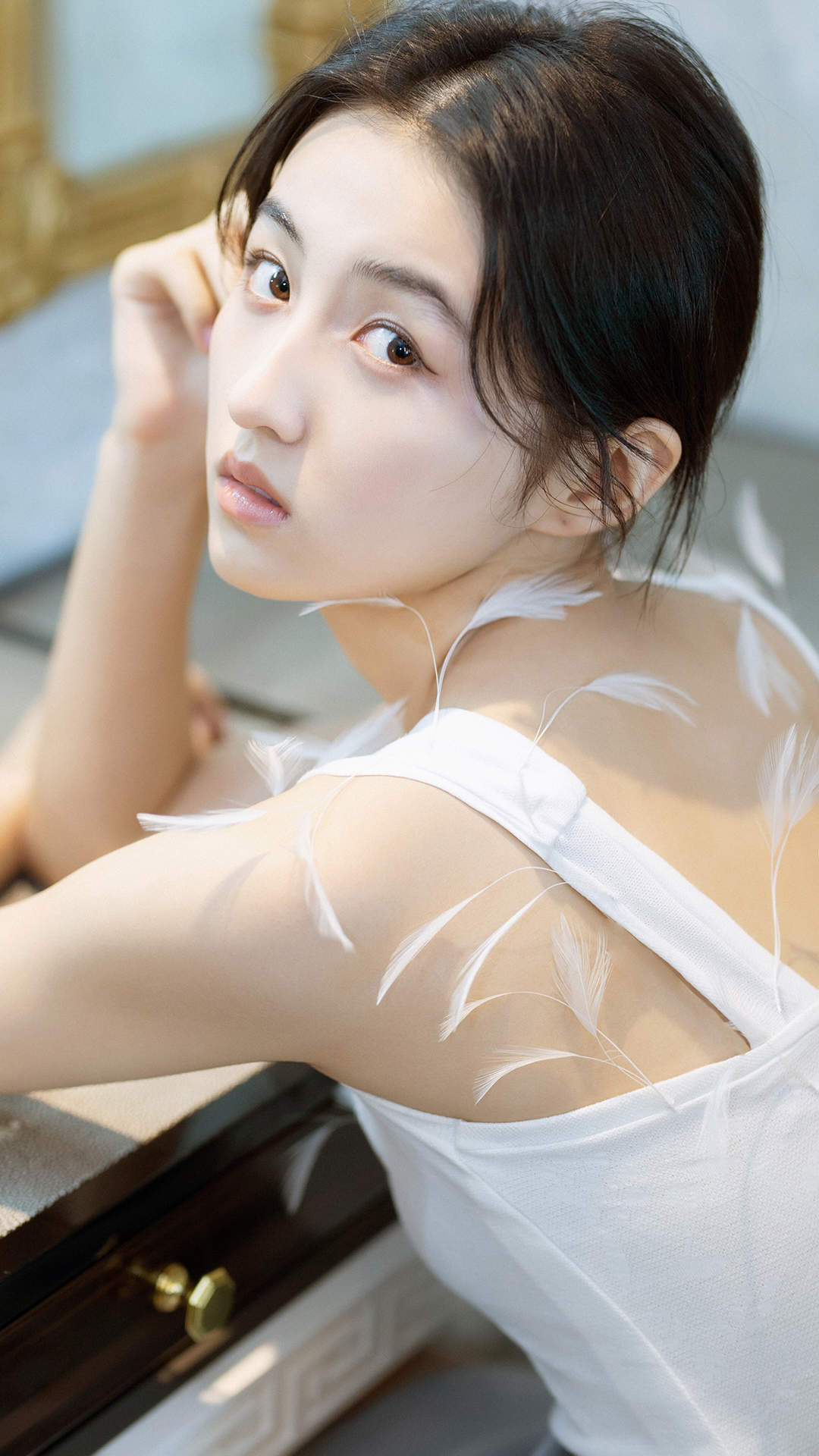 中国内地河南省三门峡女演员张子枫复古风私服照图片图片