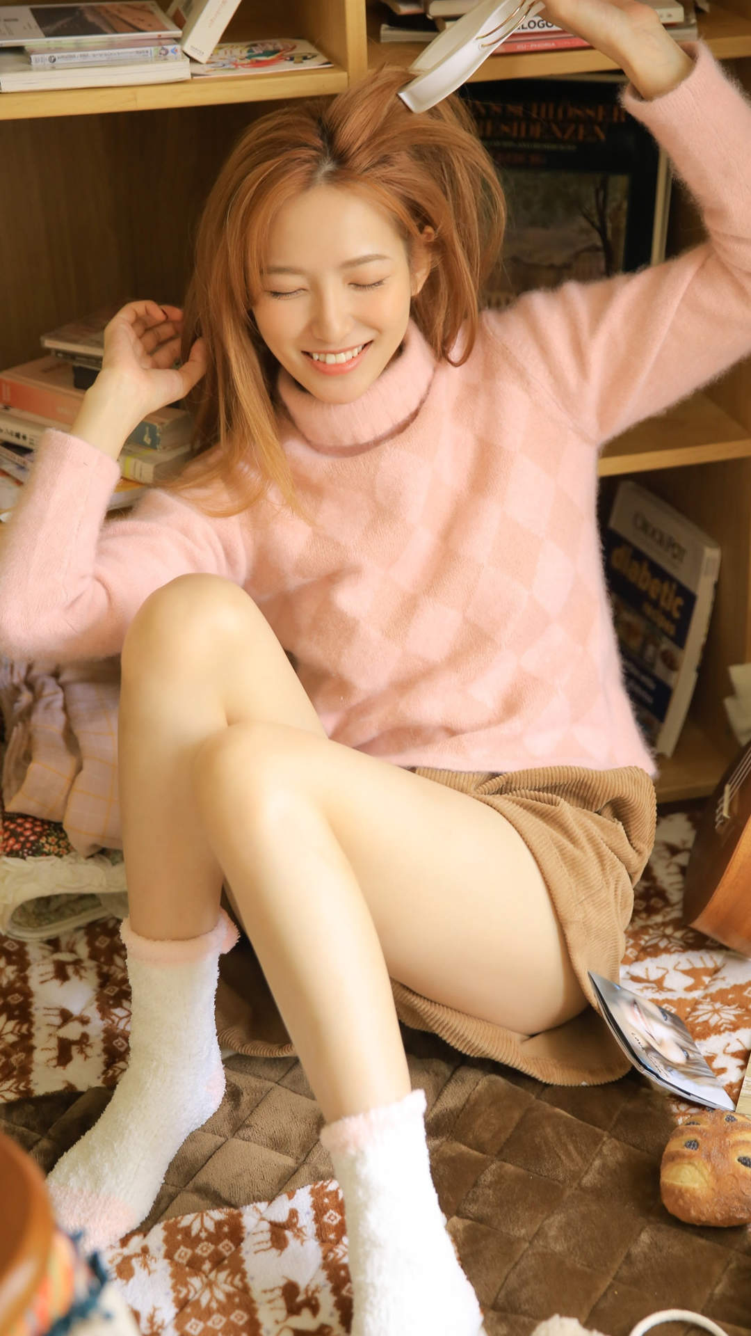 格子吊带裙美女手机壁纸图片