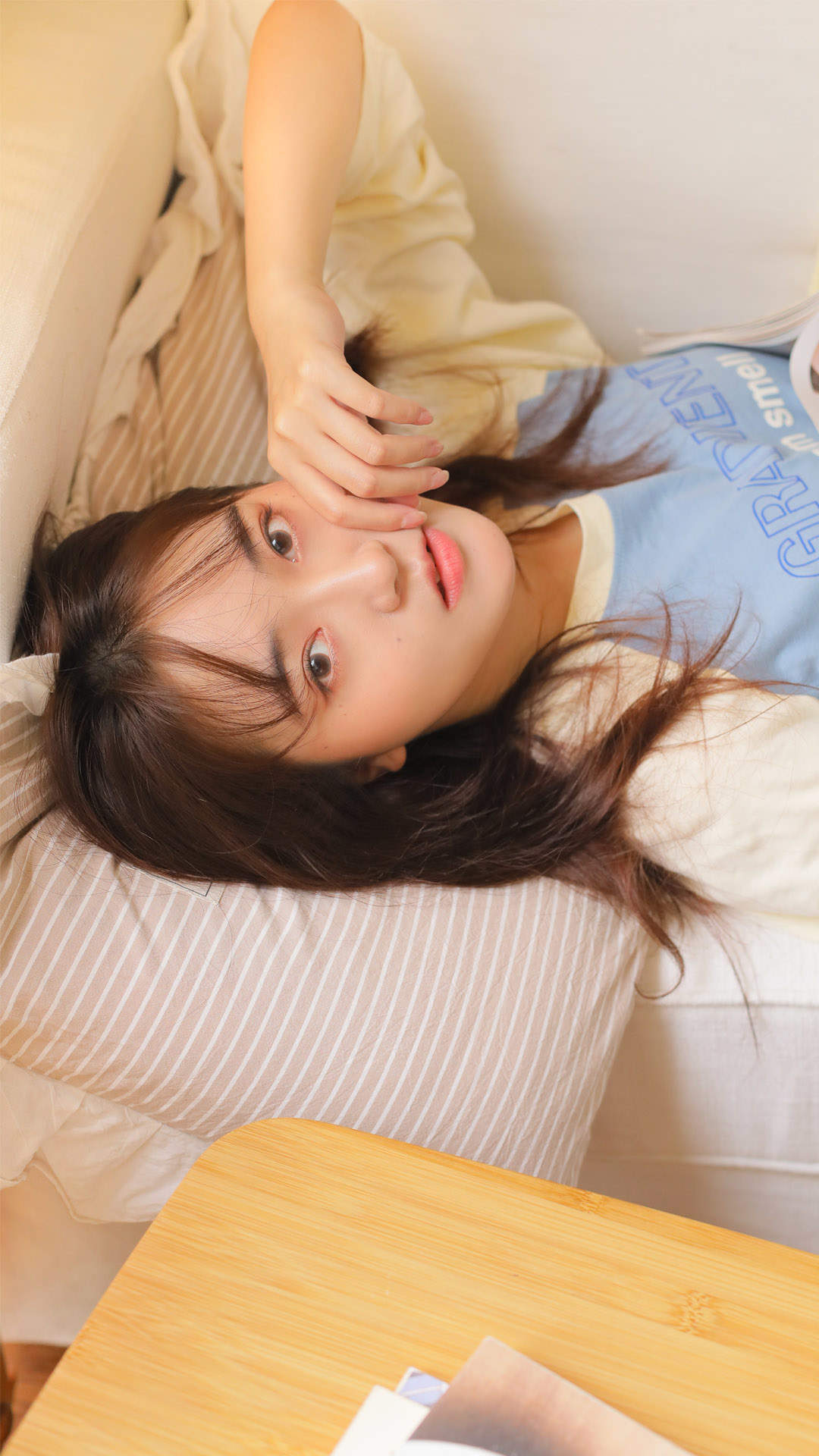 甜美蕾丝美女手机壁纸图片