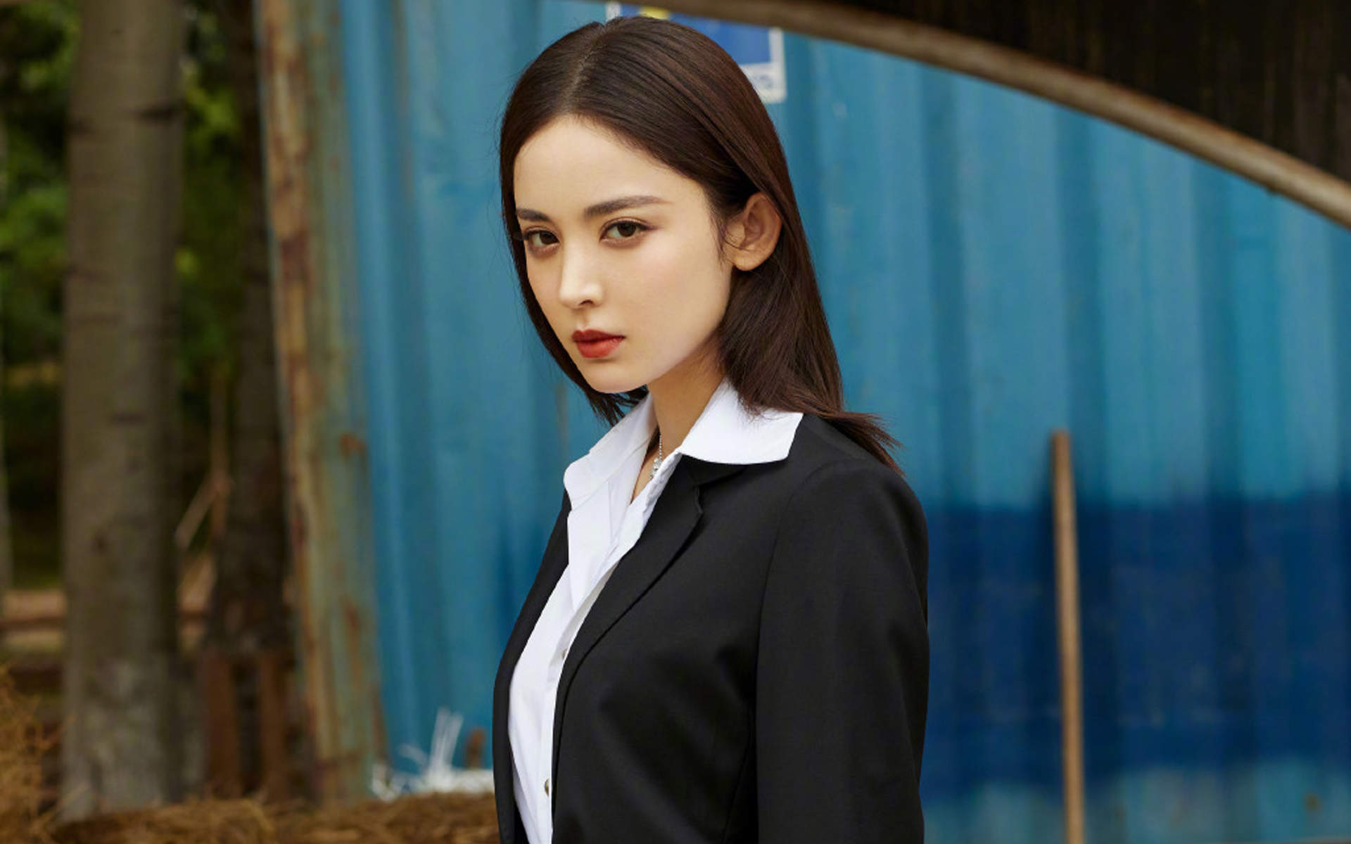 中国内地新疆乌鲁木齐市影视女演员古力娜扎率性性感写真手机壁纸图片 中国内地新疆乌鲁木齐市影视女演员古力娜扎率性性感写真手机壁纸图片