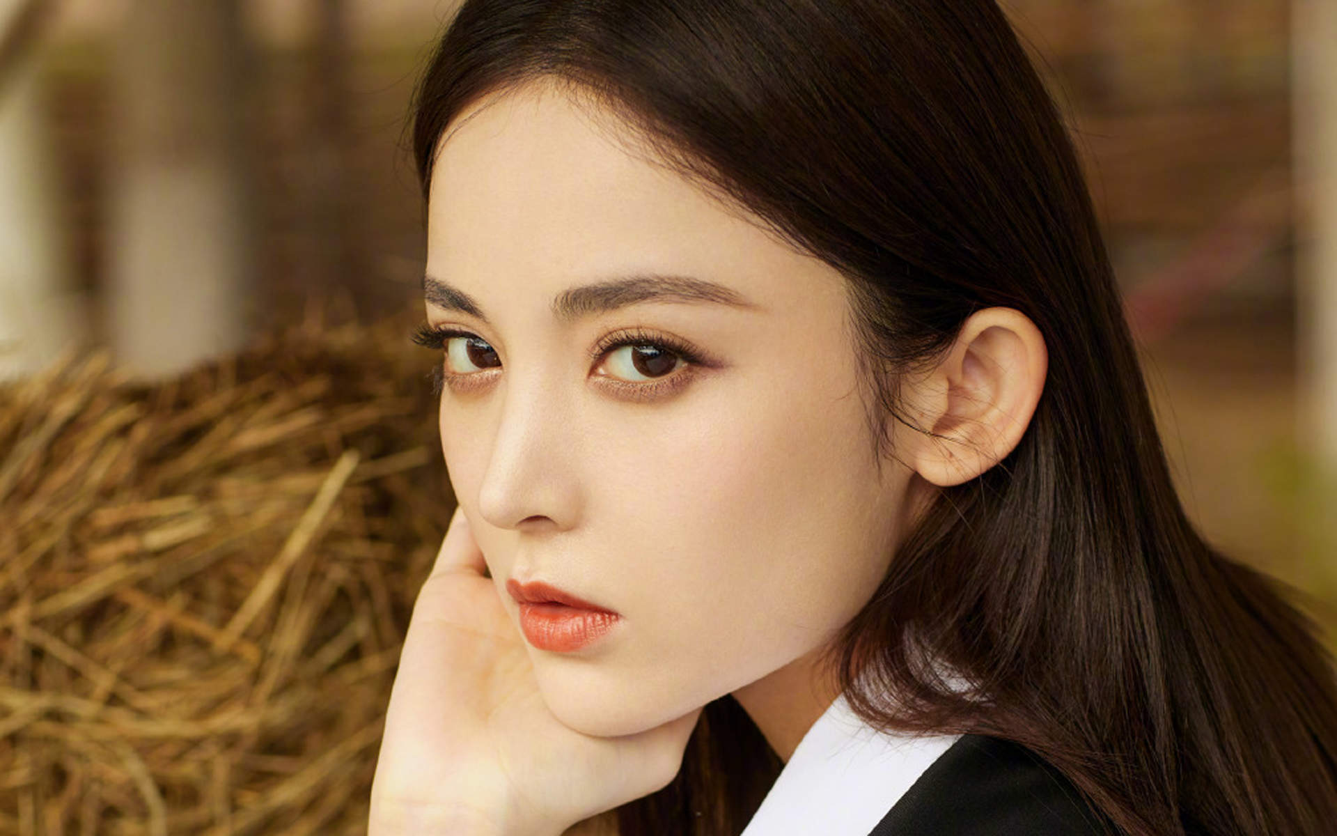 中国内地新疆乌鲁木齐市影视女演员古力娜扎率性性感写真手机壁纸图片 中国内地新疆乌鲁木齐市影视女演员古力娜扎率性性感写真手机壁纸图片