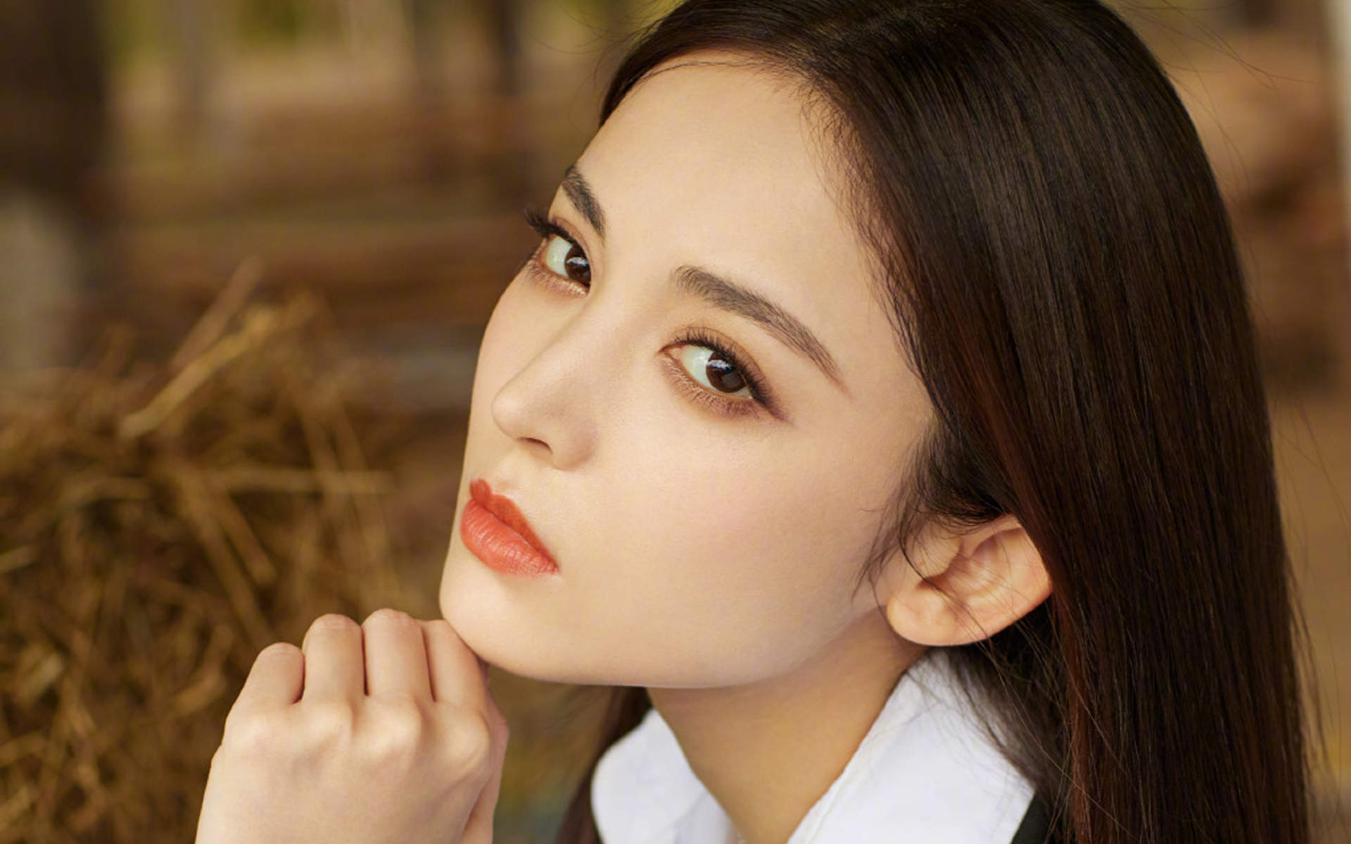 中国内地新疆乌鲁木齐市影视女演员古力娜扎率性性感写真手机壁纸图片