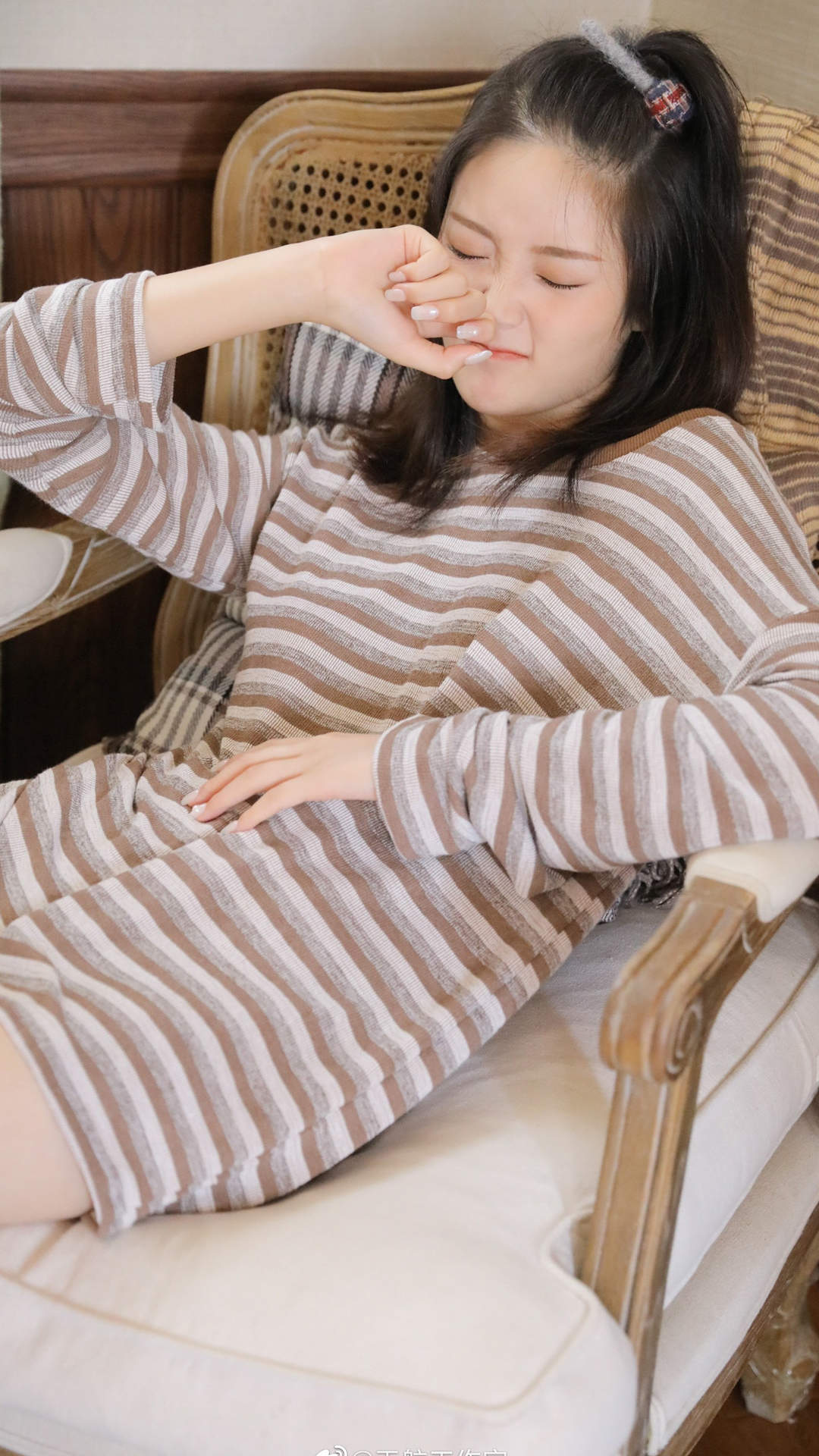 甜美蕾丝美女手机壁纸图片