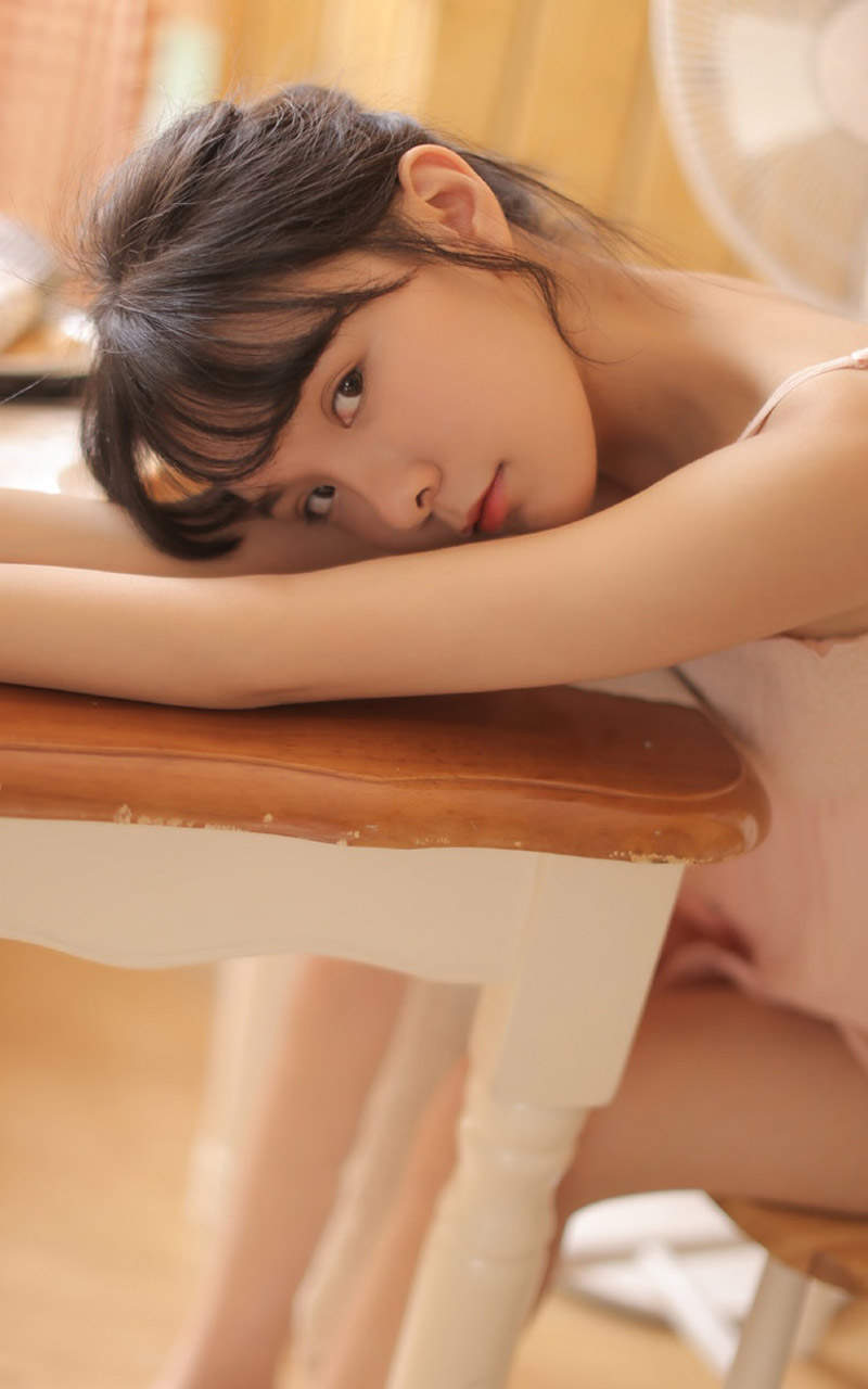 甜美蕾丝美女手机壁纸图片