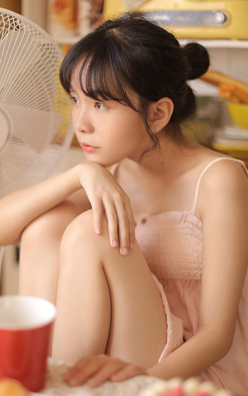 甜美蕾丝美女手机壁纸图片