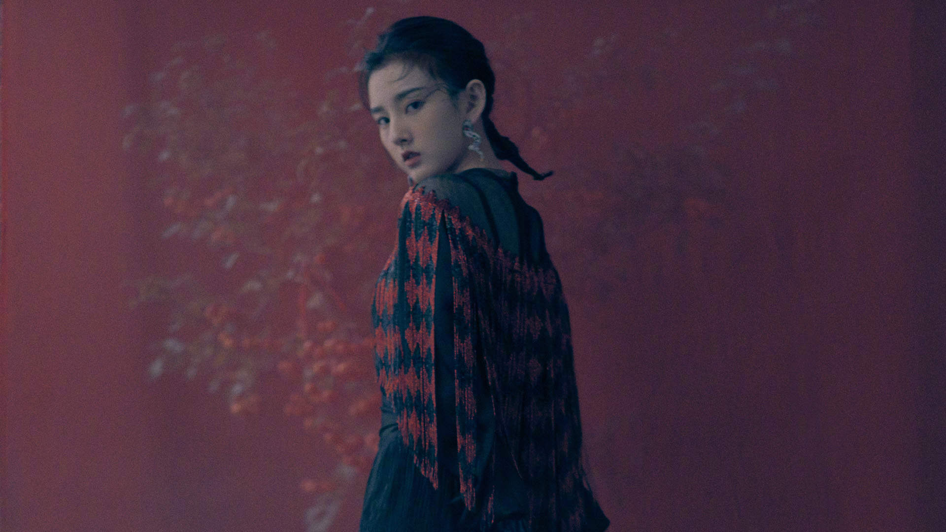 中国北京当代95后女演员宋祖儿民族风高清桌面壁纸图片