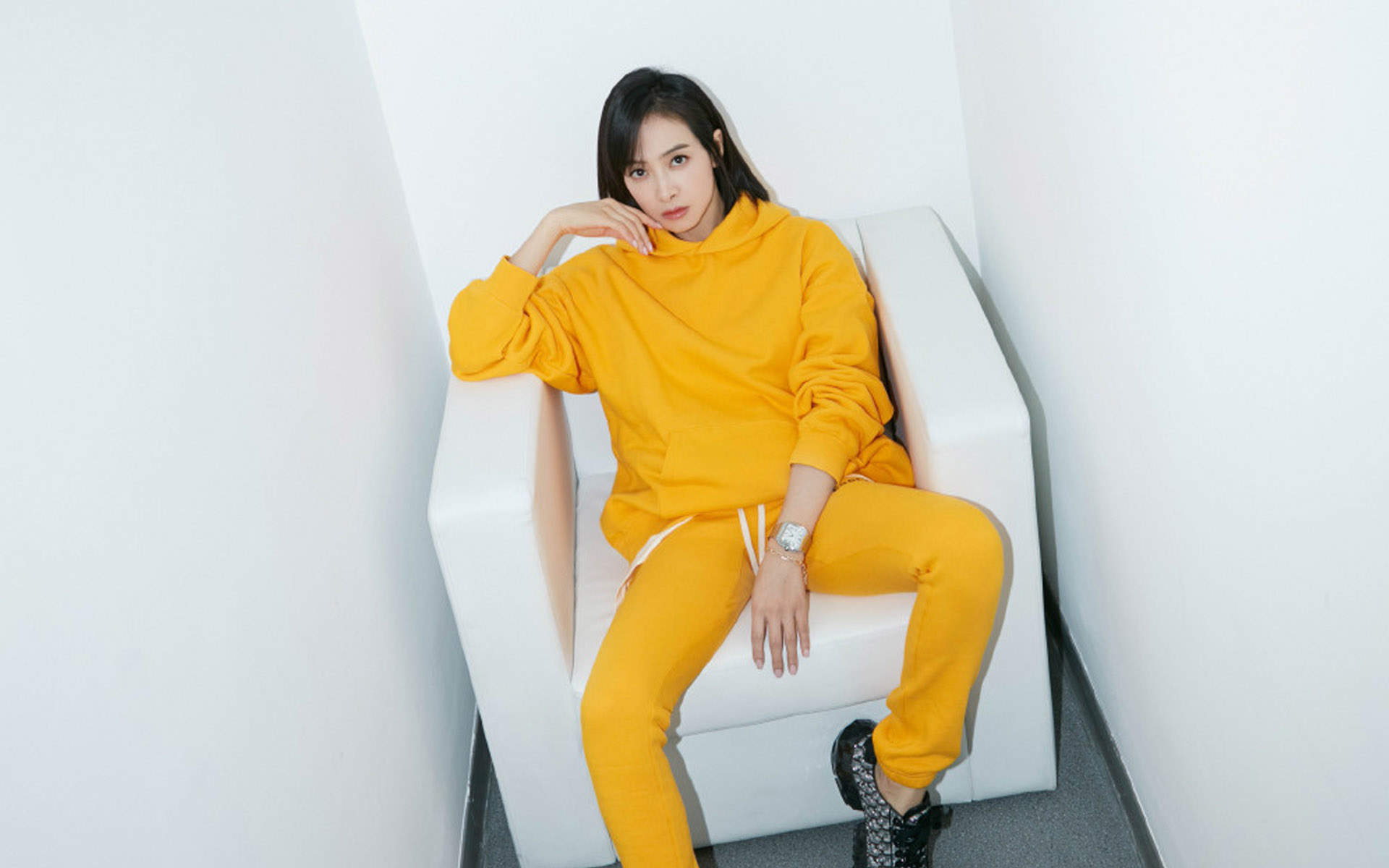 山东省青岛女演员宋茜妩媚动人写真桌面壁纸图片