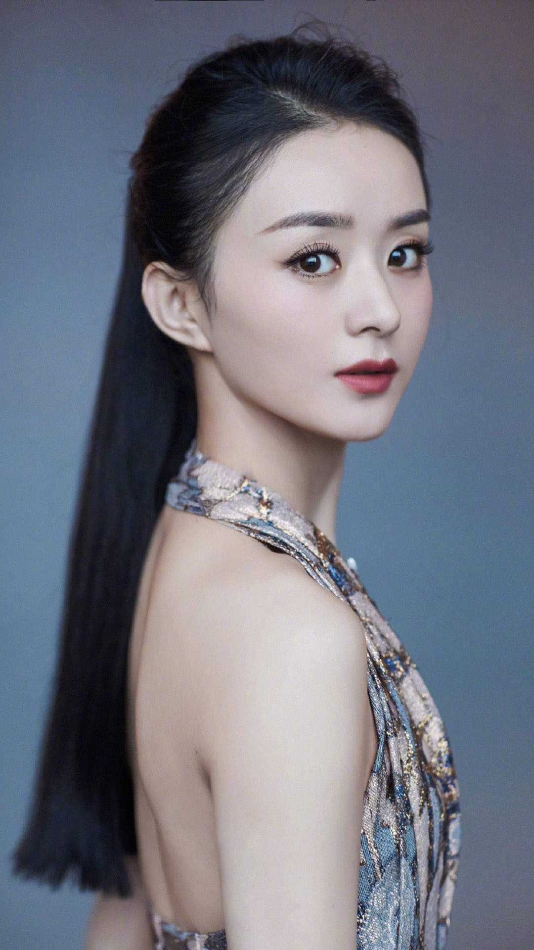 赵丽颖性感露肩写真手机壁纸图片