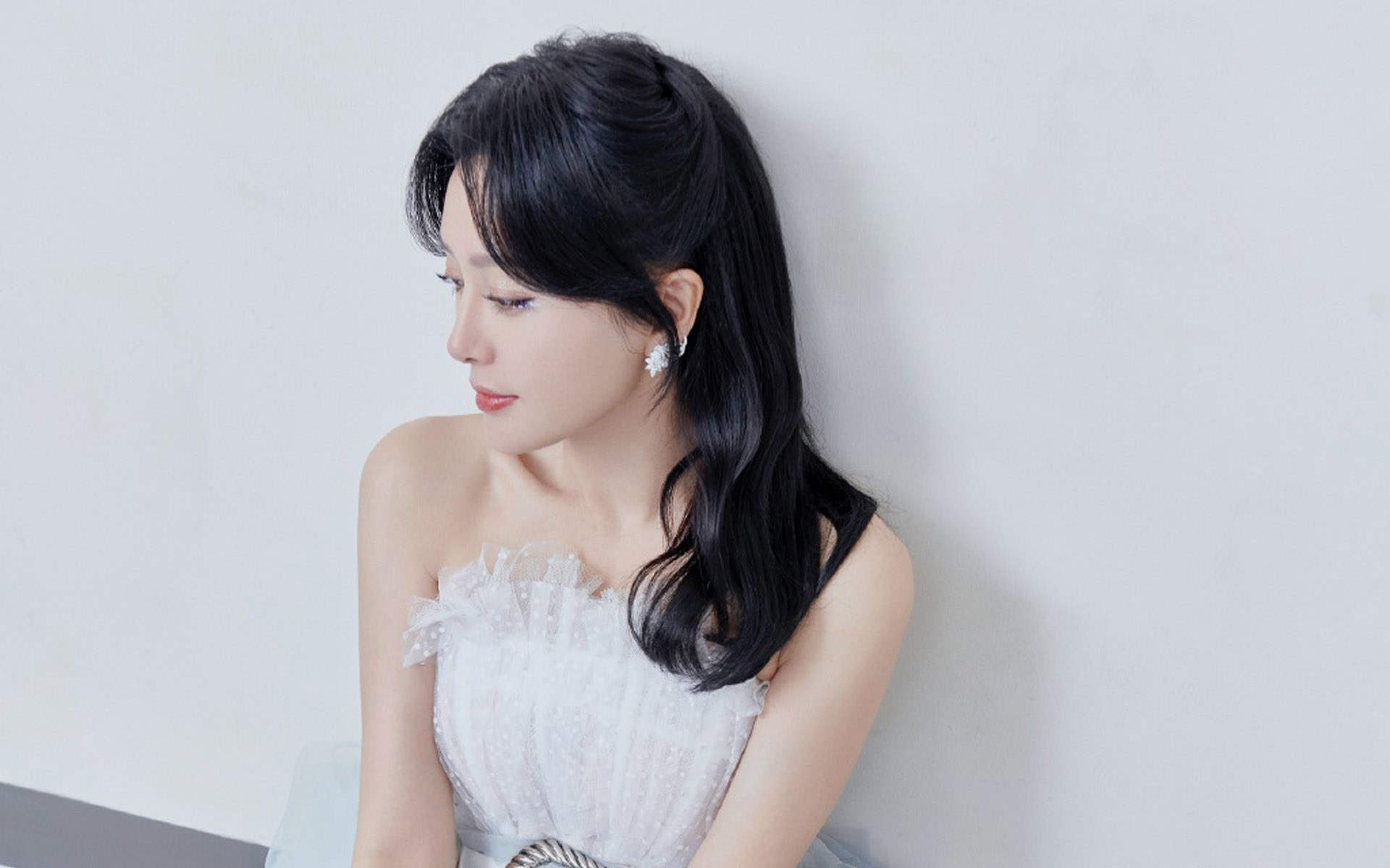 高清中国内地辽宁省沈阳女演员秦岚钻石蓝睫毛魅力性感写真图片
