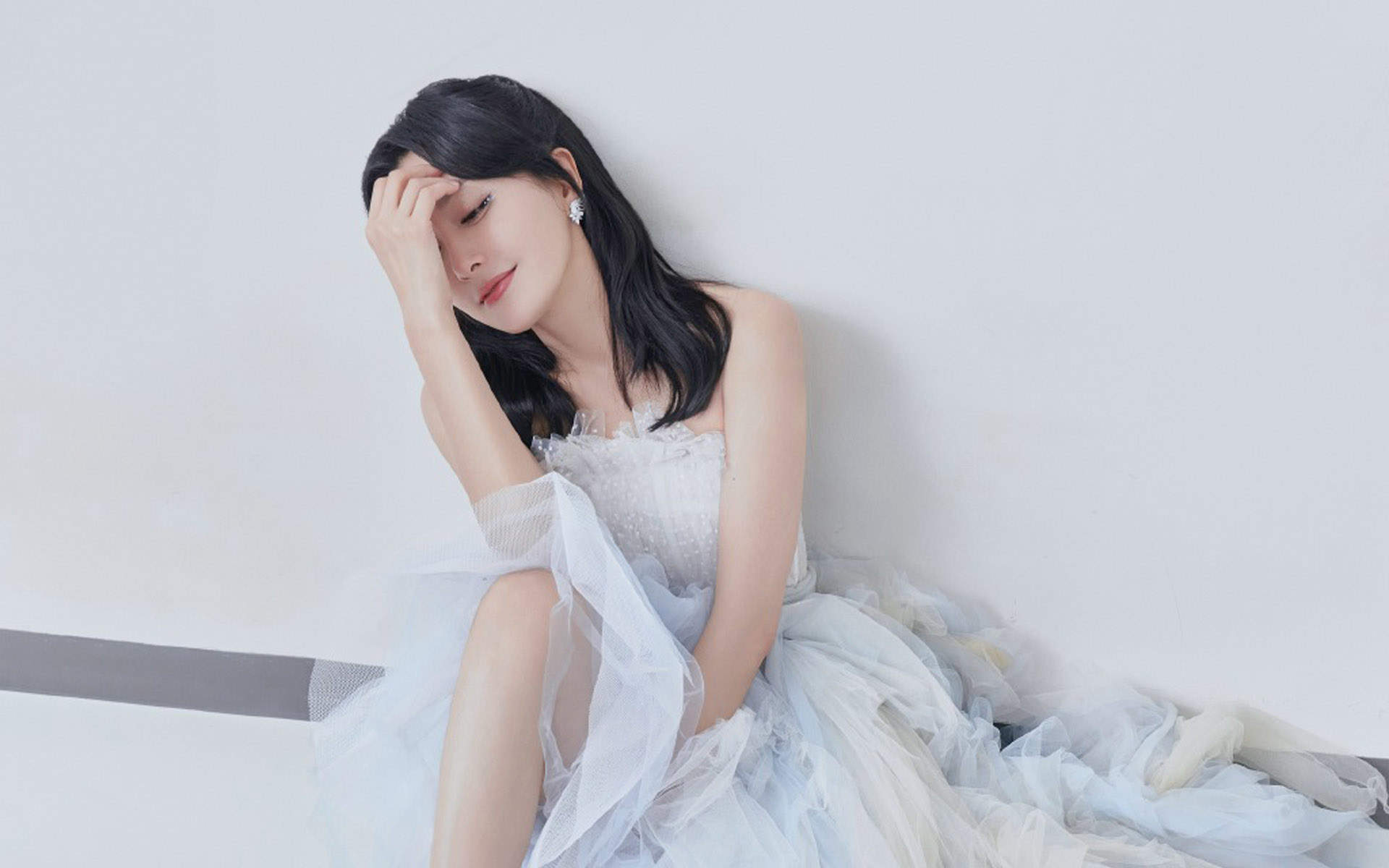 高清中国内地辽宁省沈阳女演员秦岚优雅自信性感写真图片