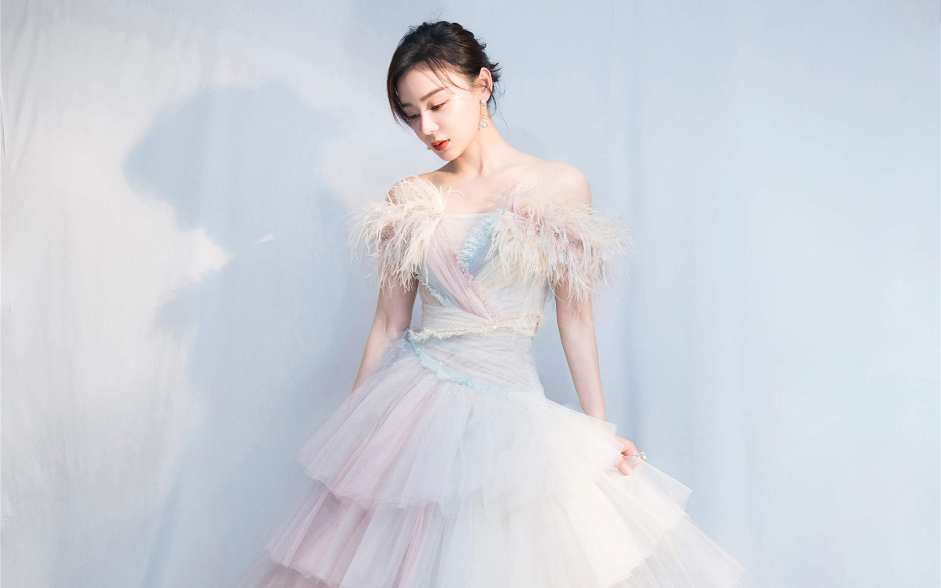 高清中国内地影视湖北省襄阳女演员袁姗姗薄纱蛋糕性感图片桌面壁纸图片