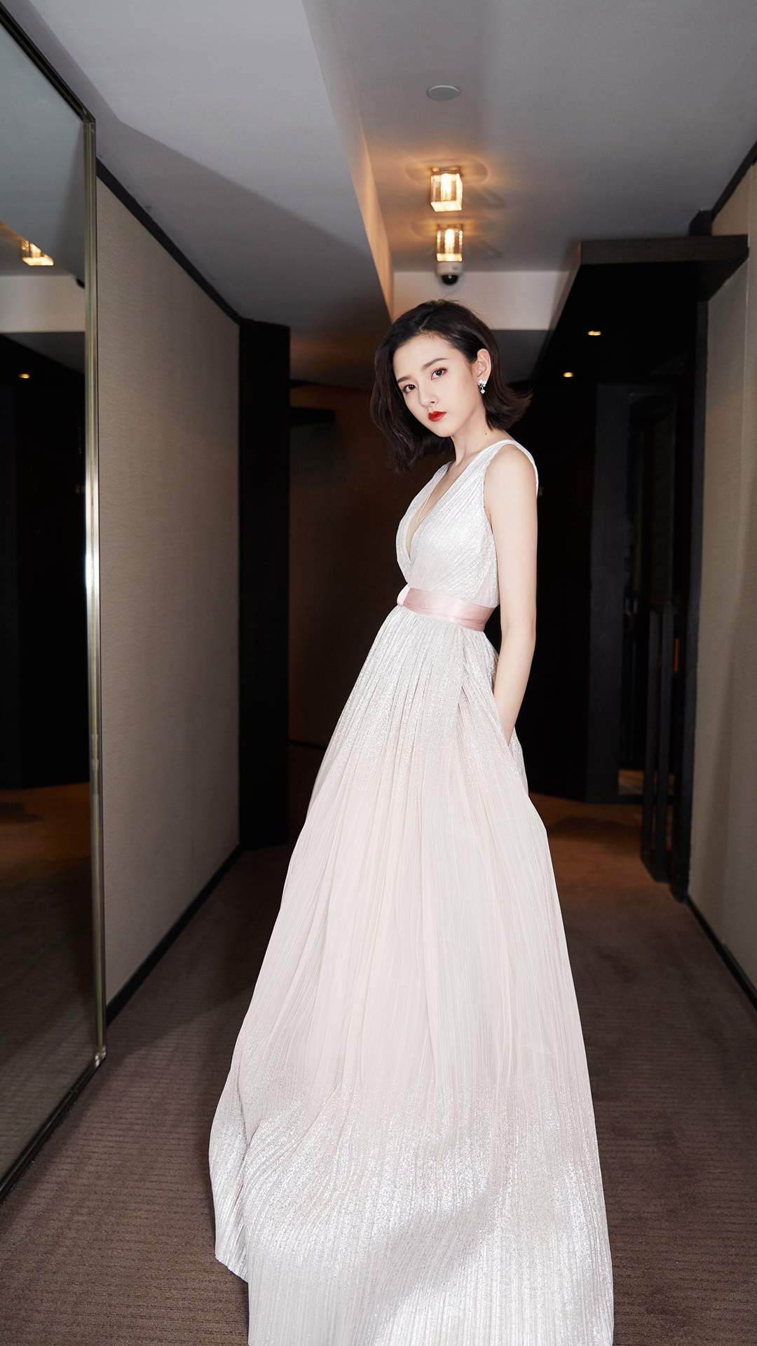 中国北京当代95后女演员宋祖儿性感优雅写真桌面壁纸图片