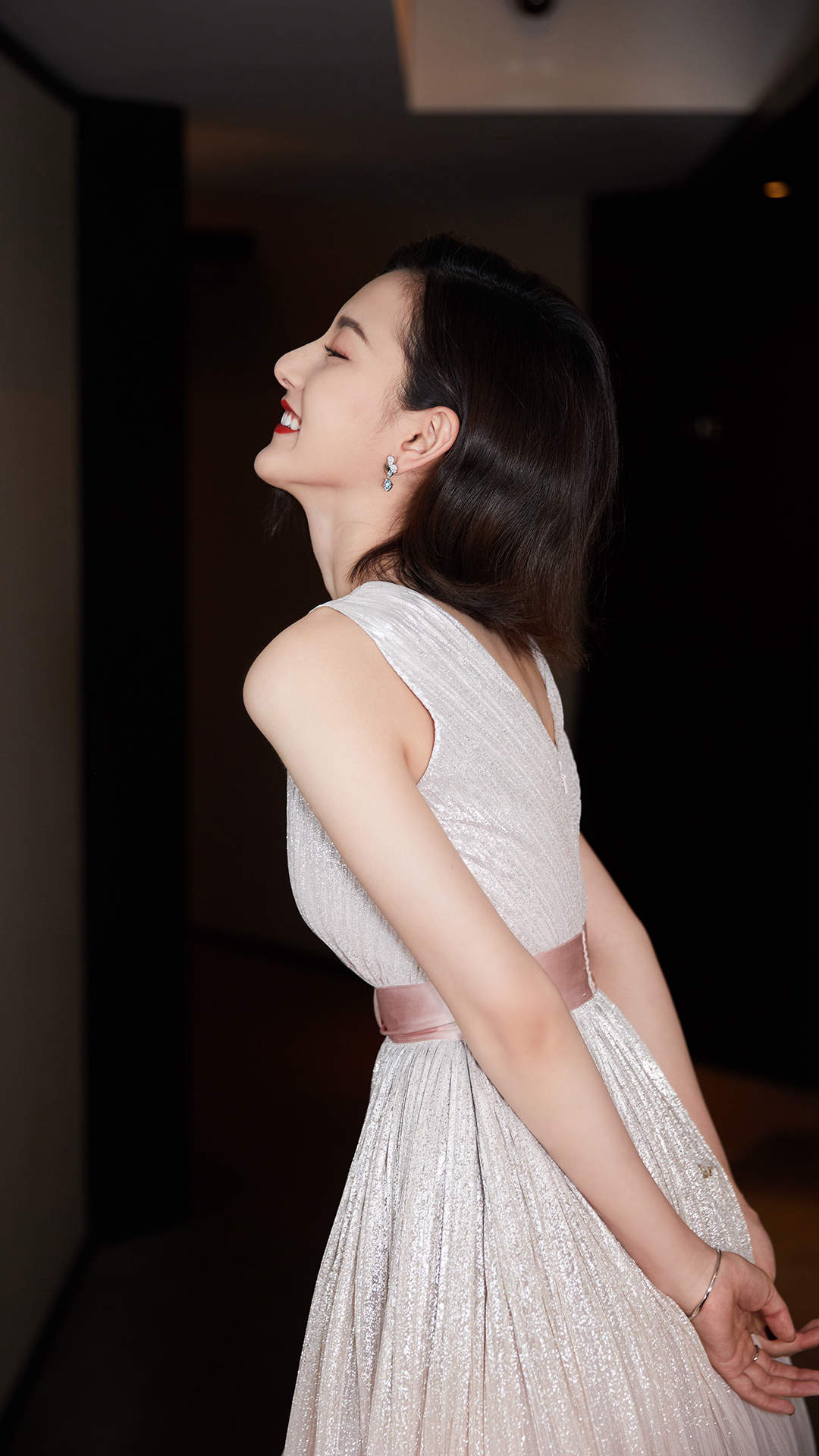 中国北京当代95后女演员宋祖儿性感优雅写真桌面壁纸图片