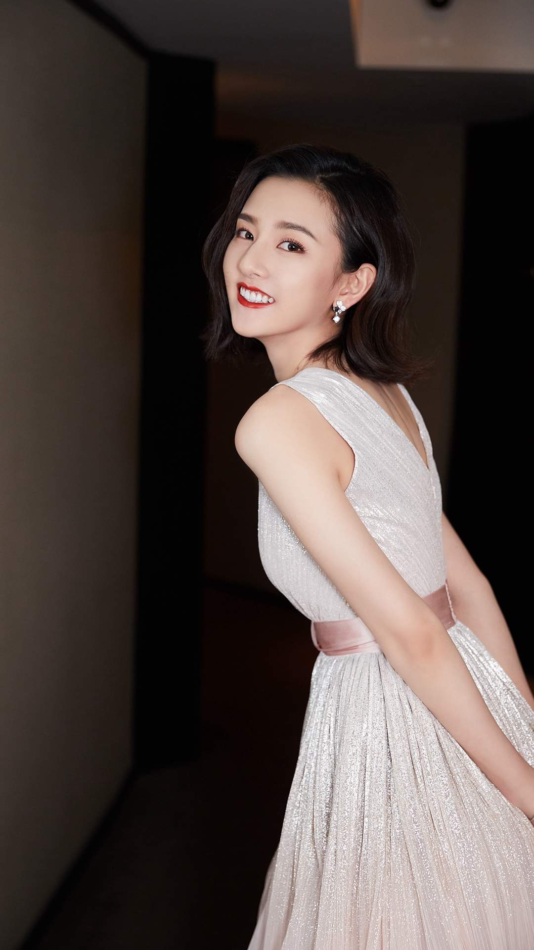 中国北京当代95后女演员宋祖儿性感优雅写真桌面壁纸图片