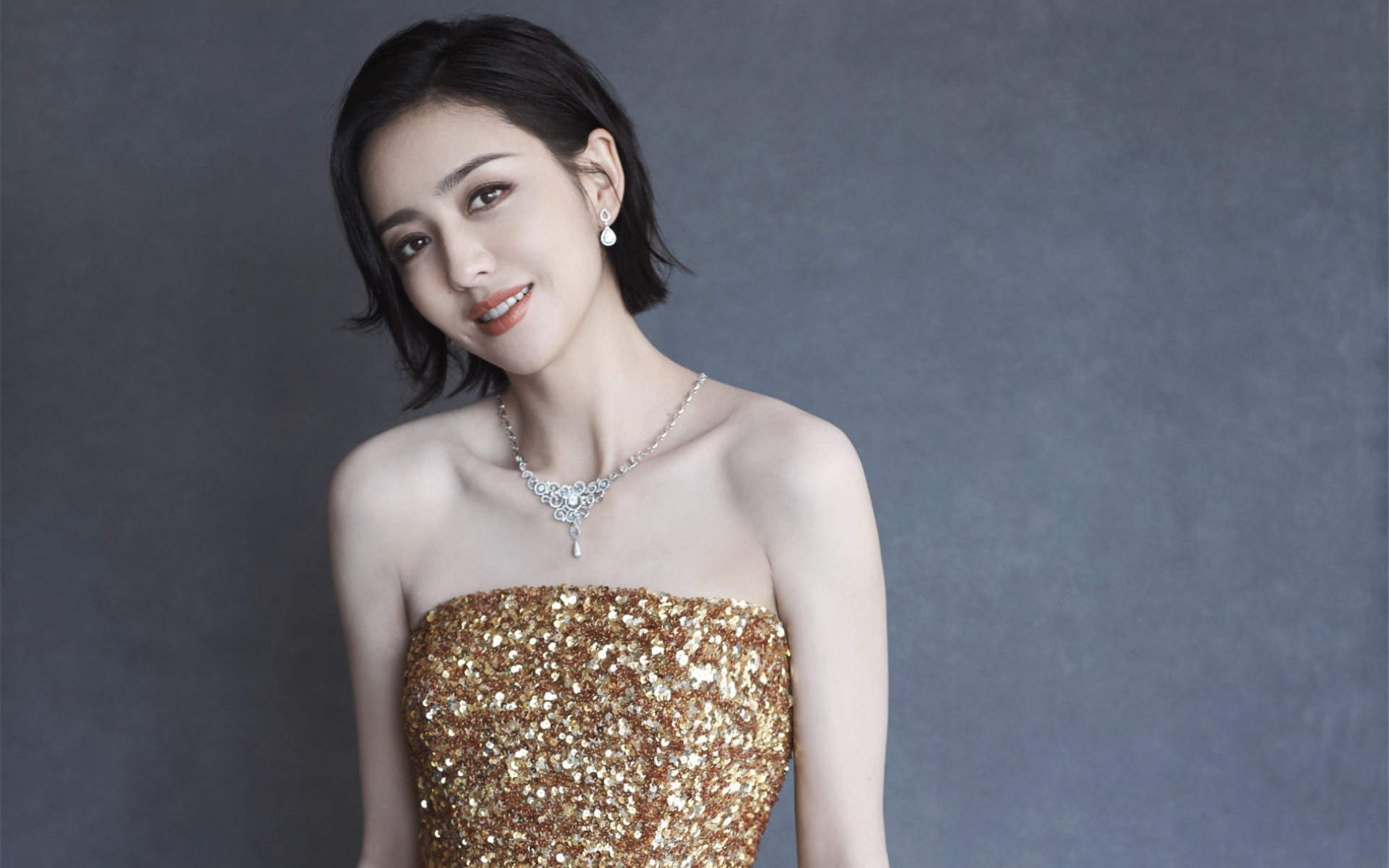 高清中国内地新疆伊犁影视女演员佟丽娅简约唯美性感写真图片桌面壁纸图片