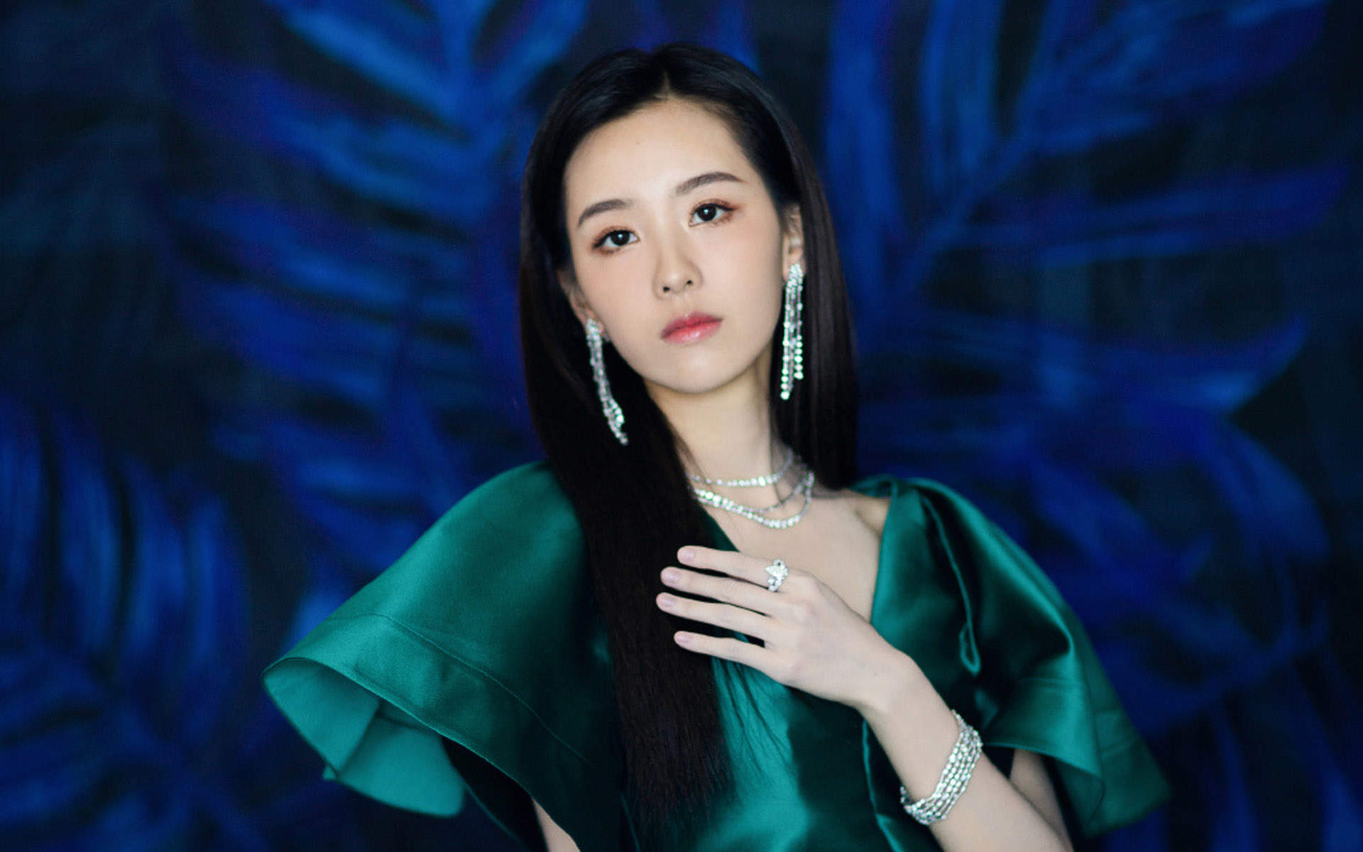 陈都灵图片
