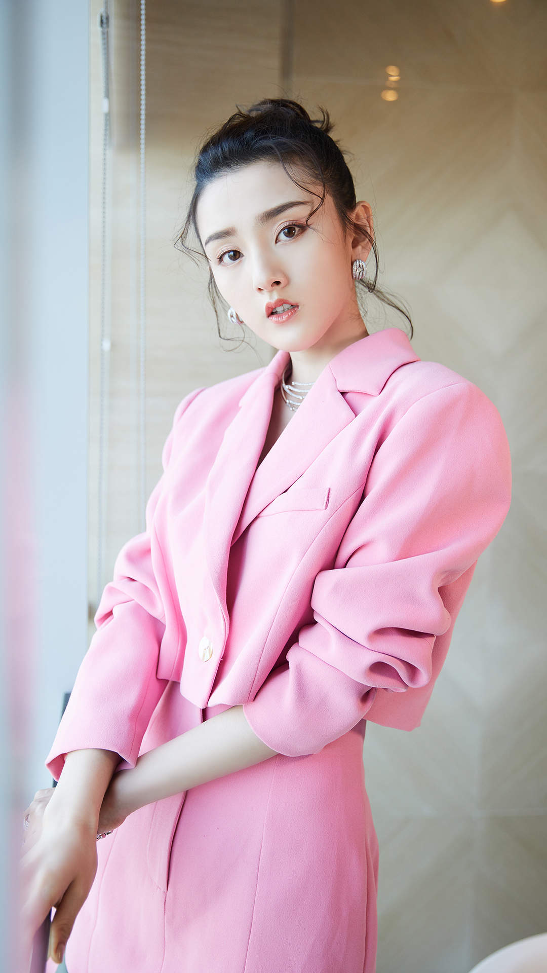 中国北京当代95后女演员宋祖儿性感优雅写真桌面壁纸图片