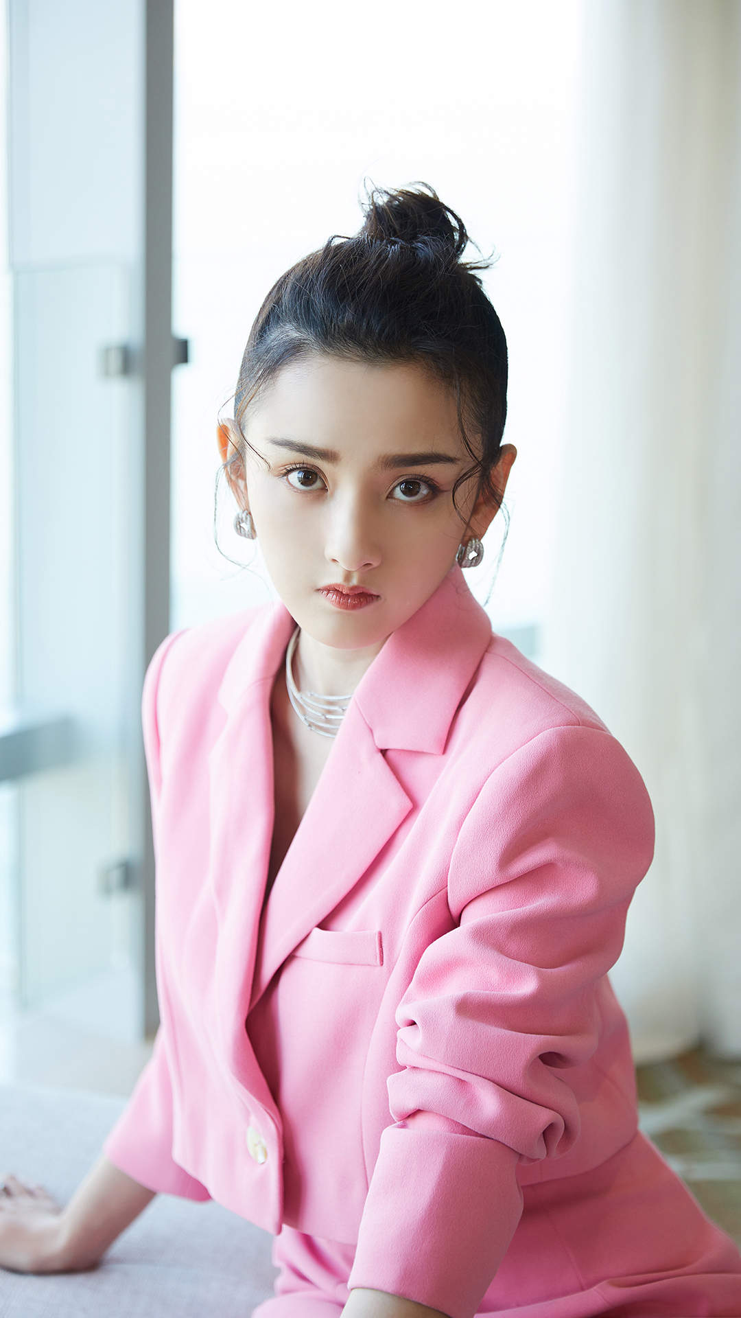 中国北京当代95后女演员宋祖儿性感优雅写真桌面壁纸图片