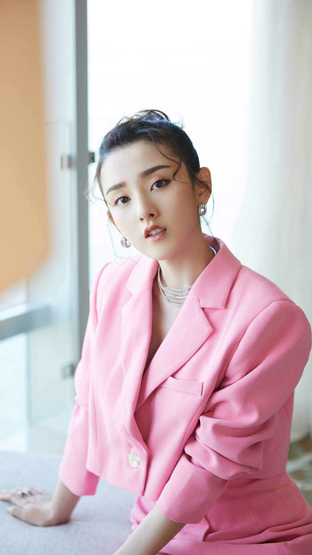 中国北京当代95后女演员宋祖儿性感优雅写真桌面壁纸图片