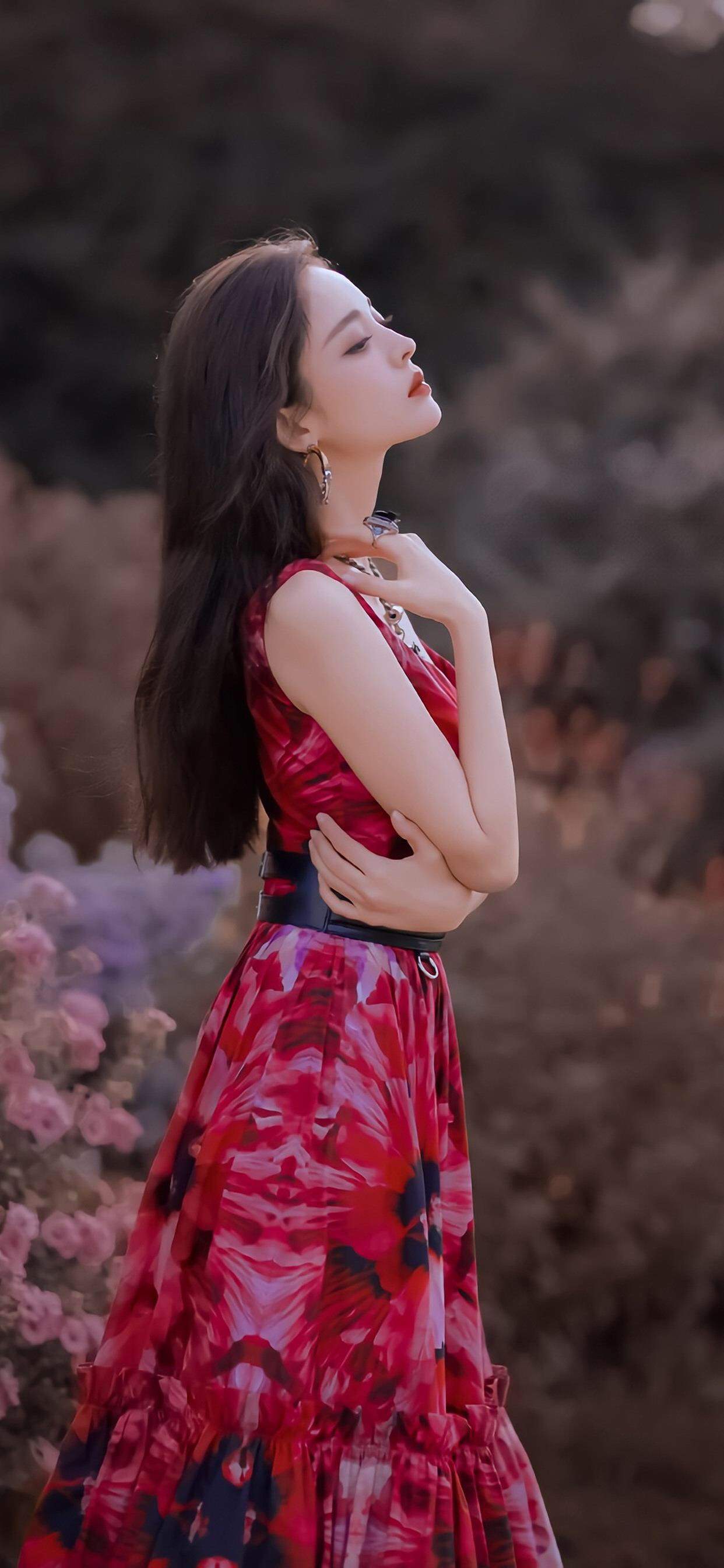 中国内地新疆乌鲁木齐市影视女演员古力娜扎率性性感写真手机壁纸图片