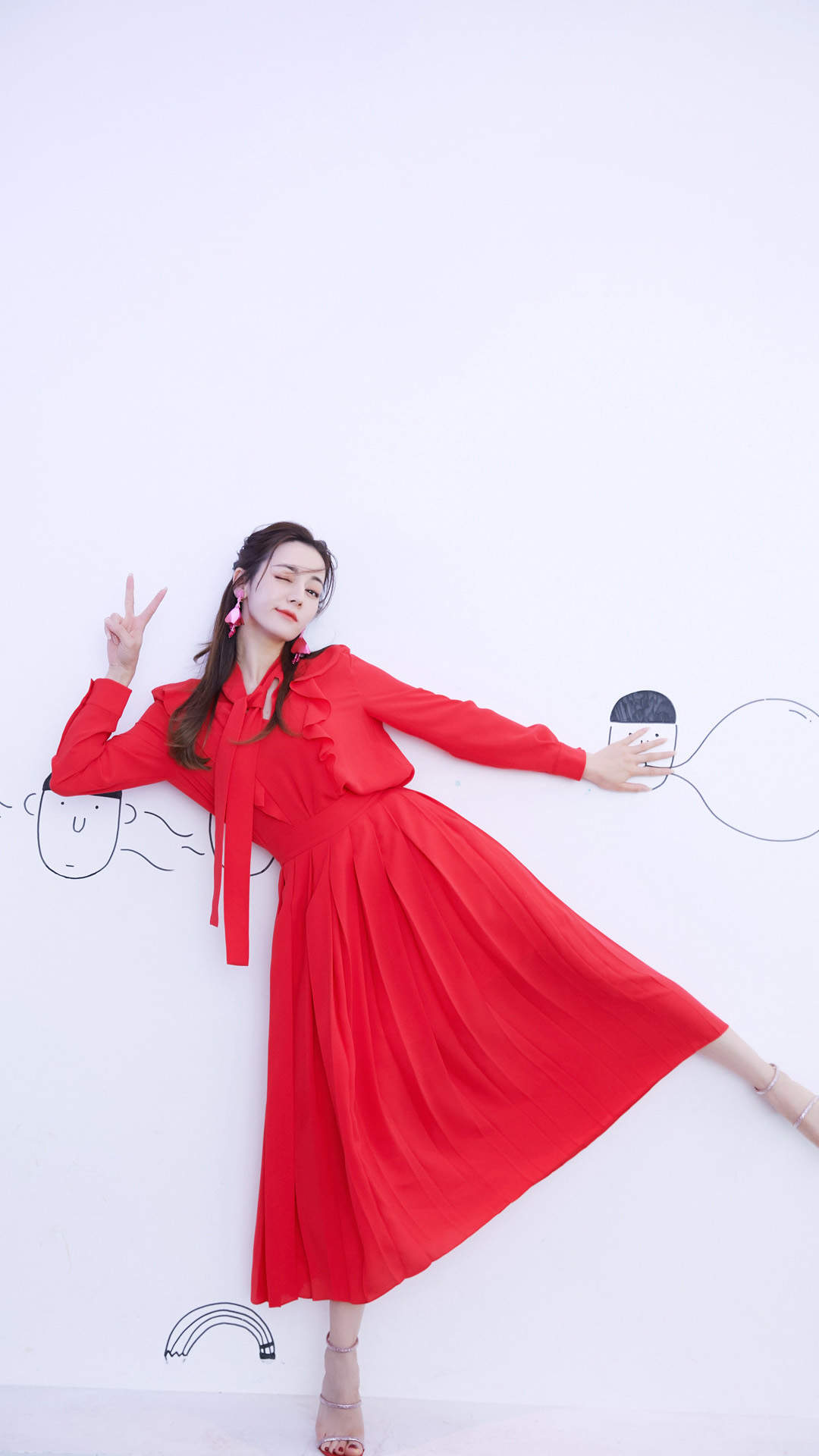 新疆乌鲁木齐美女演员迪丽热巴最新杂志写真图片图片