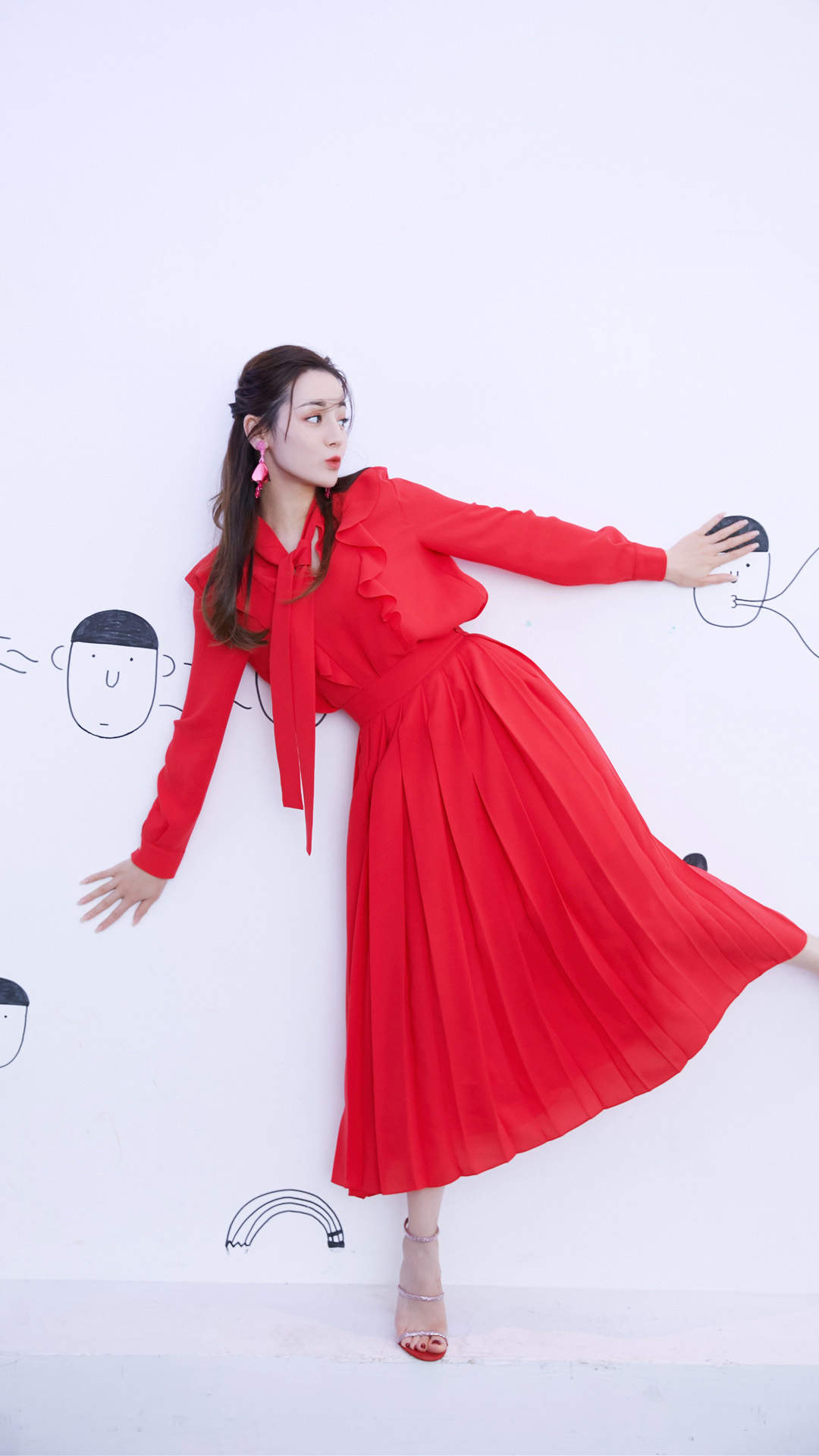 新疆乌鲁木齐美女演员迪丽热巴最新杂志写真图片图片