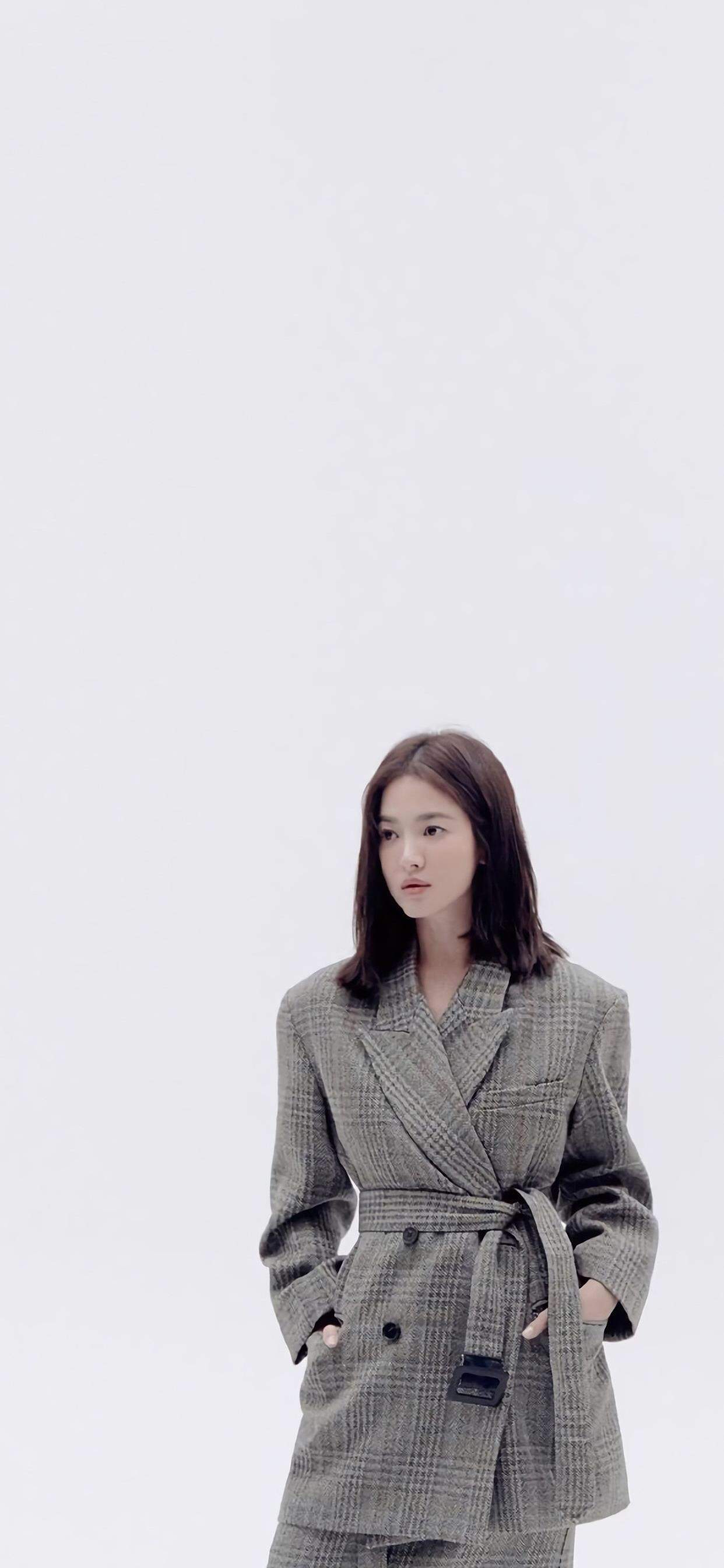 高清韩国大邱广域市女明显宋慧乔图片：亮相Burberry2017秋冬大秀现场图片图片
