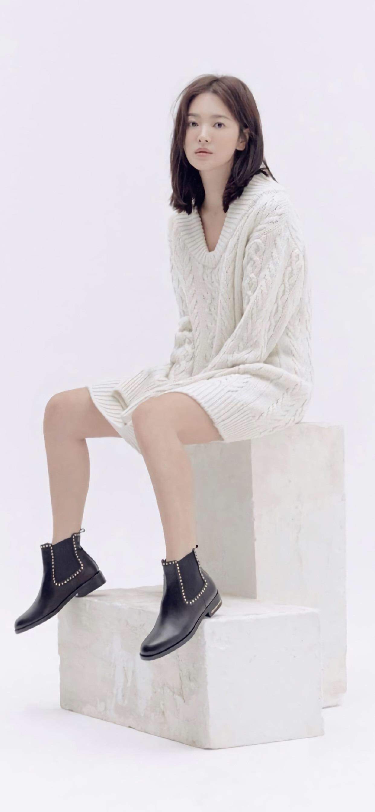 高清韩国大邱广域市女明显宋慧乔图片：亮相Burberry2017秋冬大秀现场图片图片