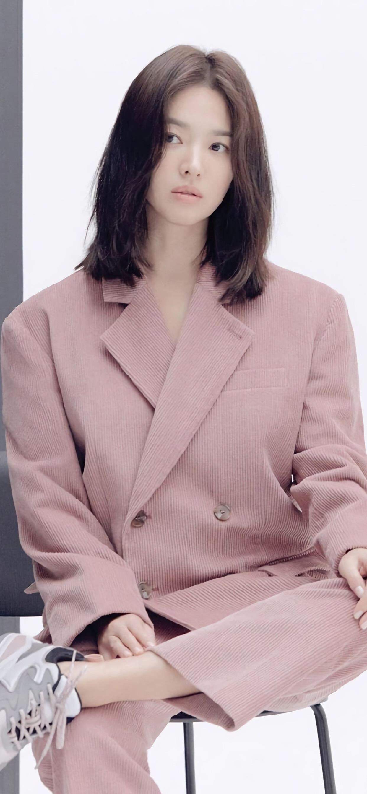 高清韩国大邱广域市女明显宋慧乔图片：亮相Burberry2017秋冬大秀现场图片图片