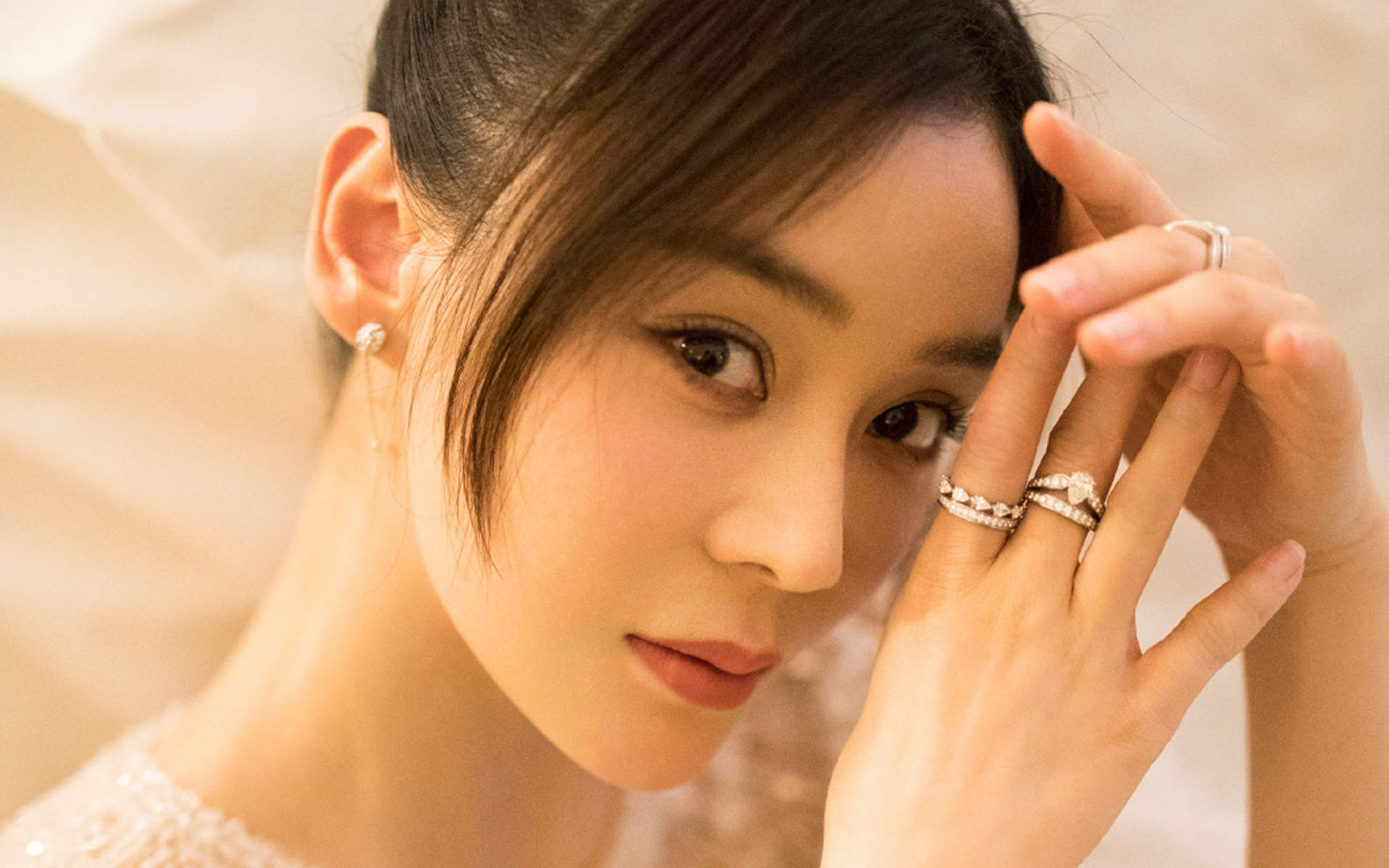 高清中国内地影视湖北省襄阳女演员袁姗姗羽毛裙唯美写真桌面壁纸图片 高清中国内地影视湖北省襄阳女演员袁姗姗羽毛裙唯美写真桌面壁纸图片