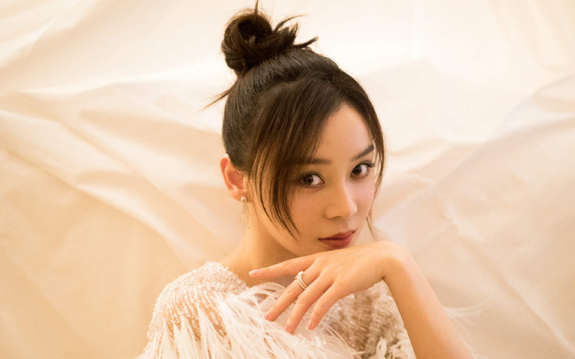高清中国内地影视湖北省襄阳女演员袁姗姗薄纱蛋糕性感图片桌面壁纸图片