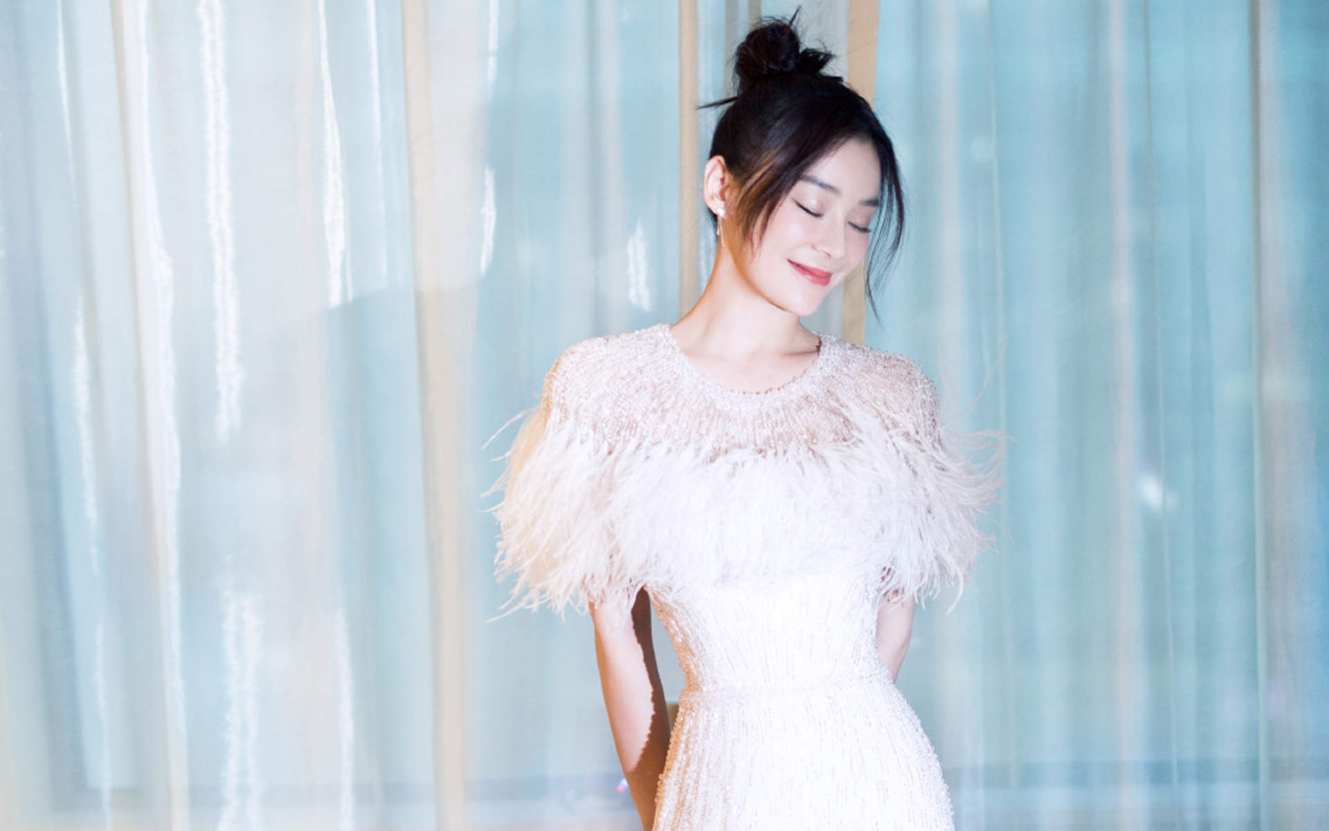 高清中国内地影视湖北省襄阳女演员袁姗姗时尚养眼写真桌面壁纸图片 高清中国内地影视湖北省襄阳女演员袁姗姗时尚养眼写真桌面壁纸图片