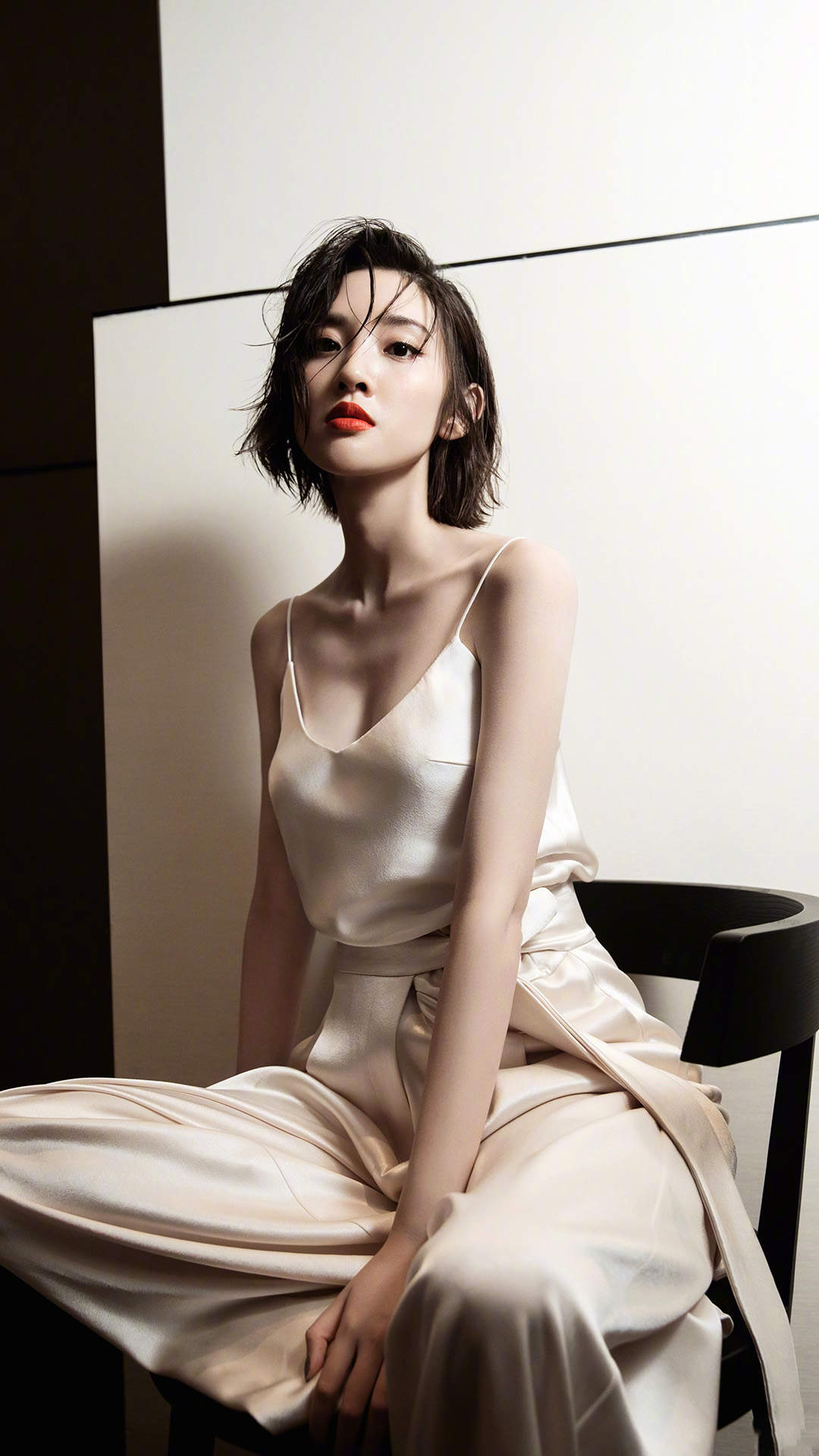 高清中国内地四川女演员唐艺昕湿发吊带裙性感写真图片图片 高清中国内地四川女演员唐艺昕湿发吊带裙性感写真图片图片