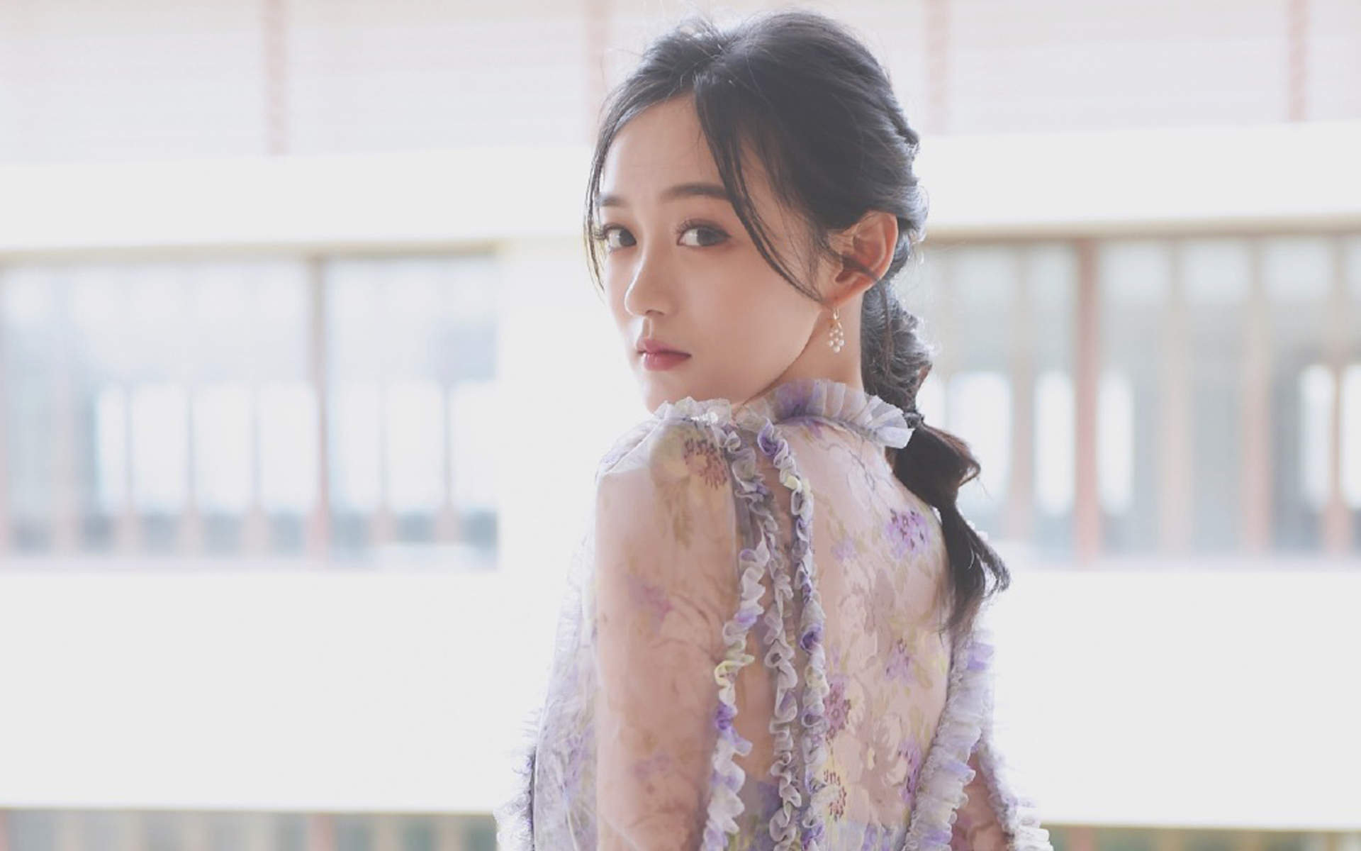 高清中国内地女演员平面模特何泓姗时髦养眼机场照图片图片