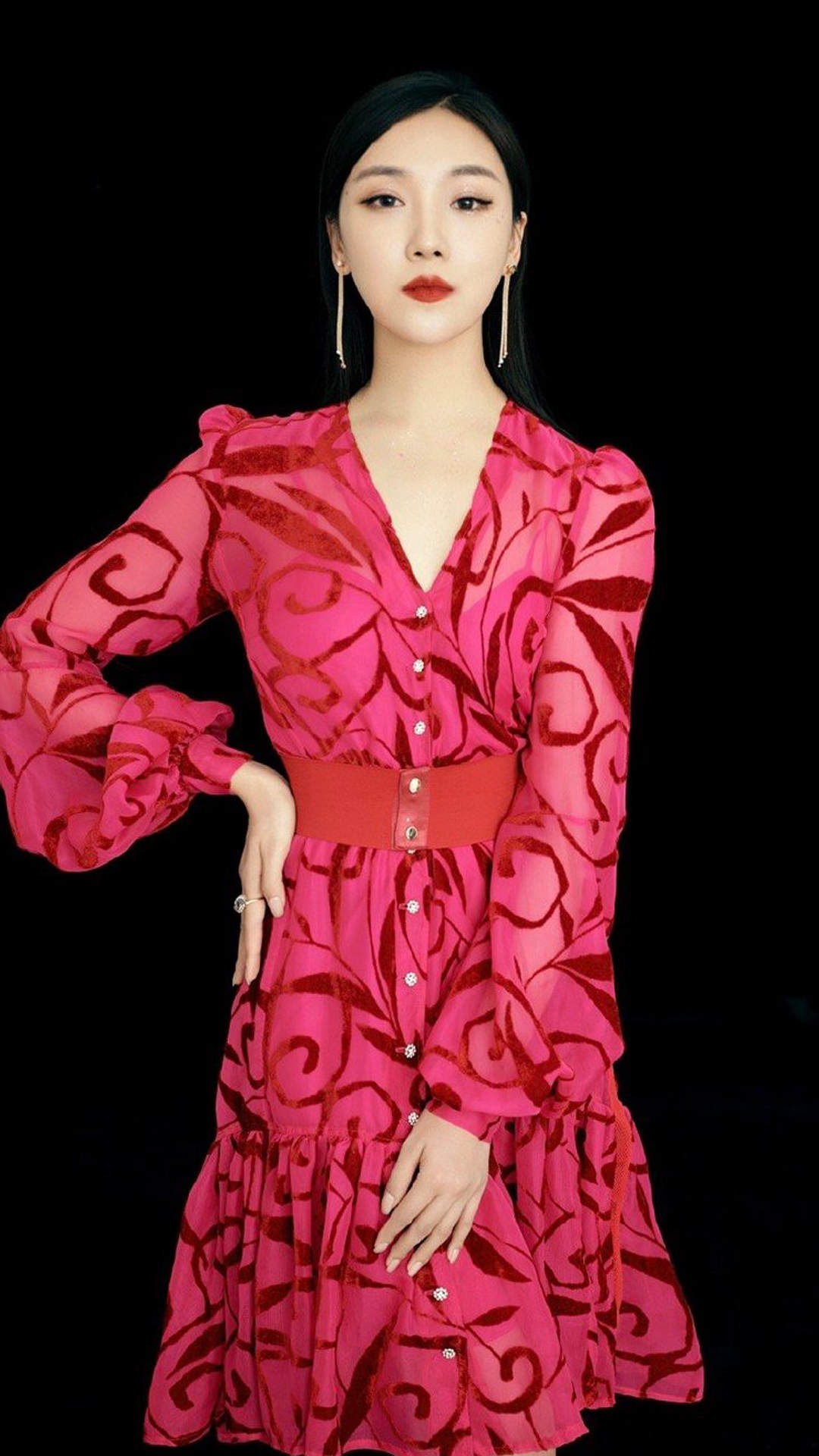 中国内地辽宁省沈阳女演员菅纫姿秋冬养眼时尚写真图片图片