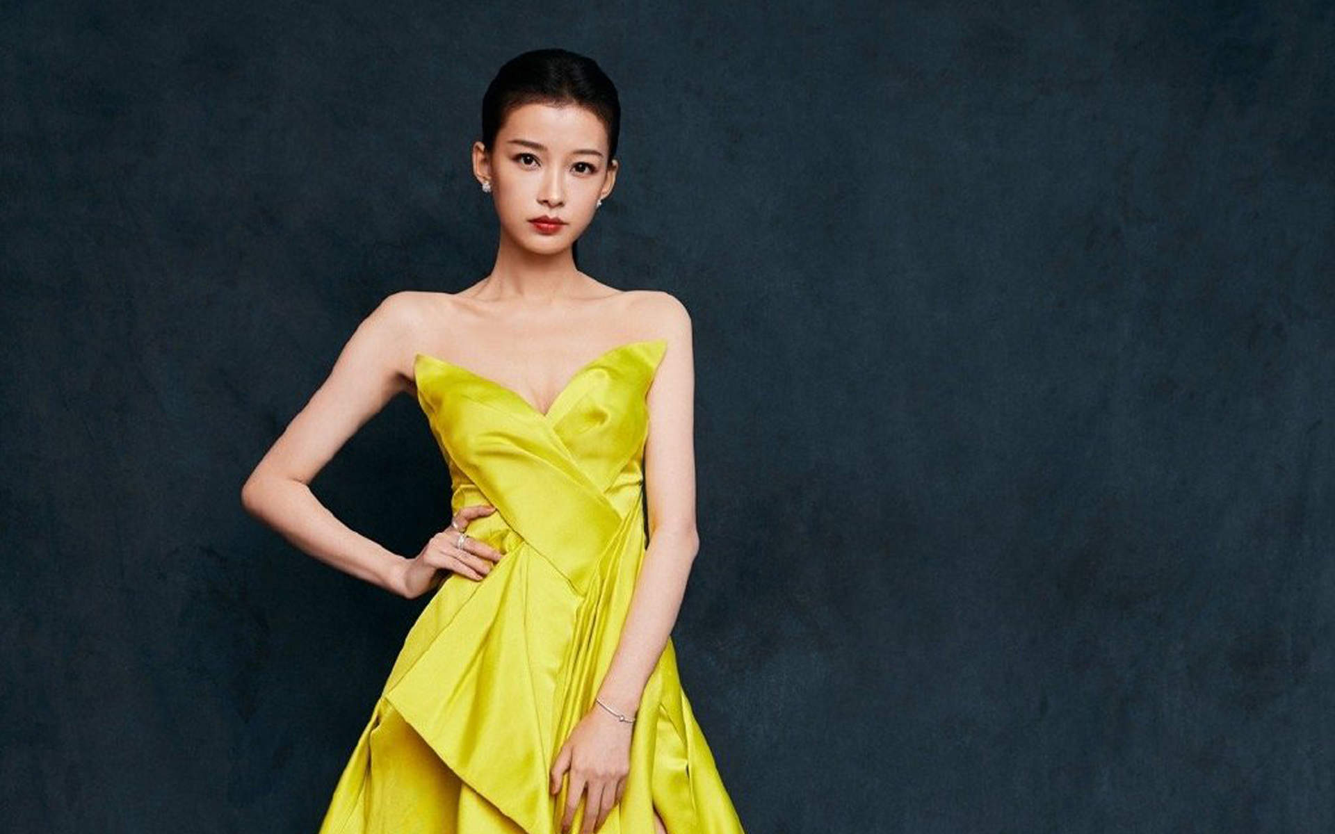 林省通化市集安女明星孙怡清新甜美写真桌面壁纸图片