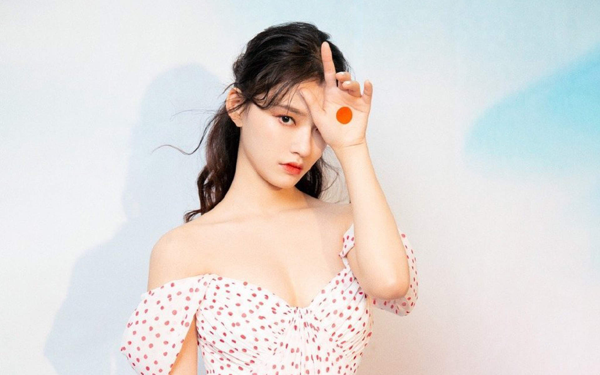 中国内地浙江省湖州影视女演员林允复古少女感高清桌面壁纸图片