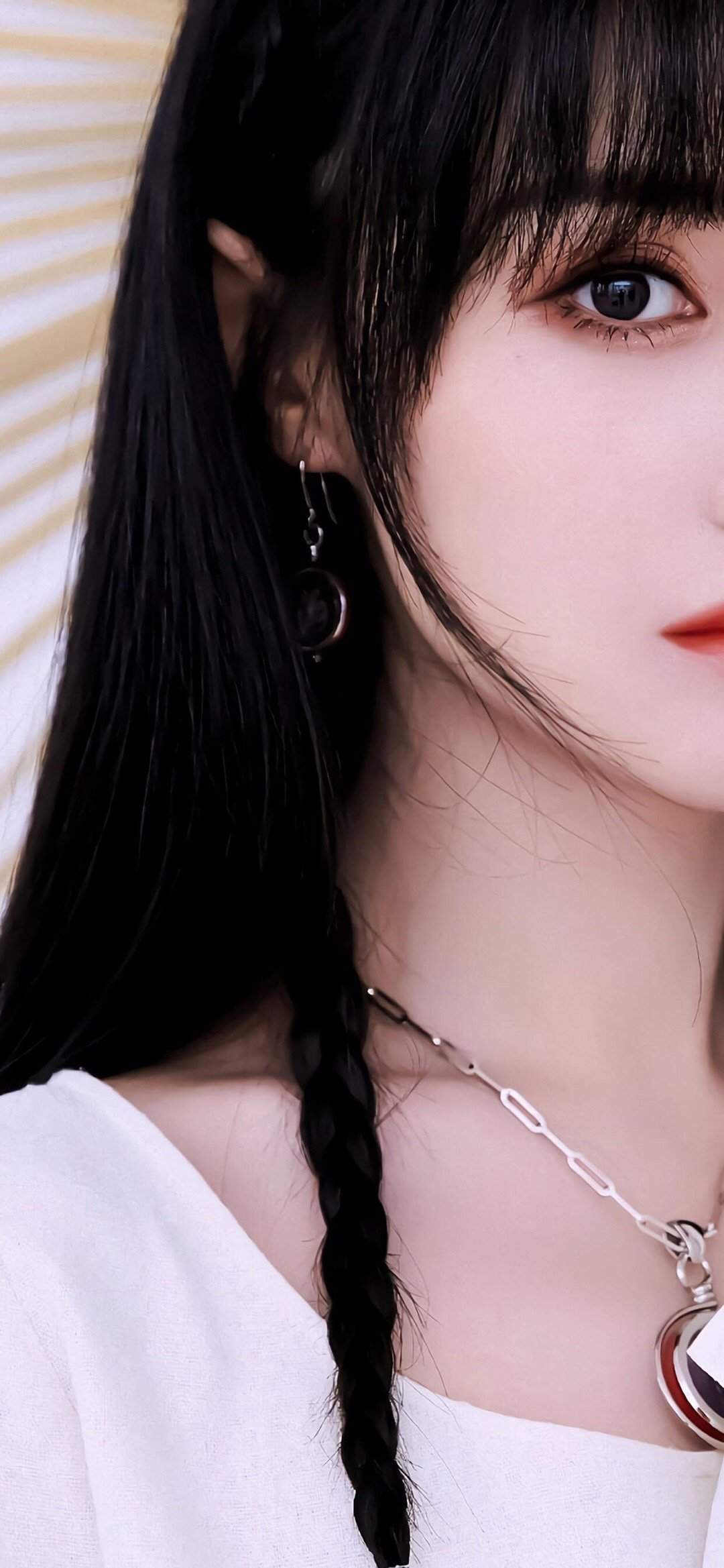 高清中国内地女演员郑爽泡面刘海清爽元气写真图片图片