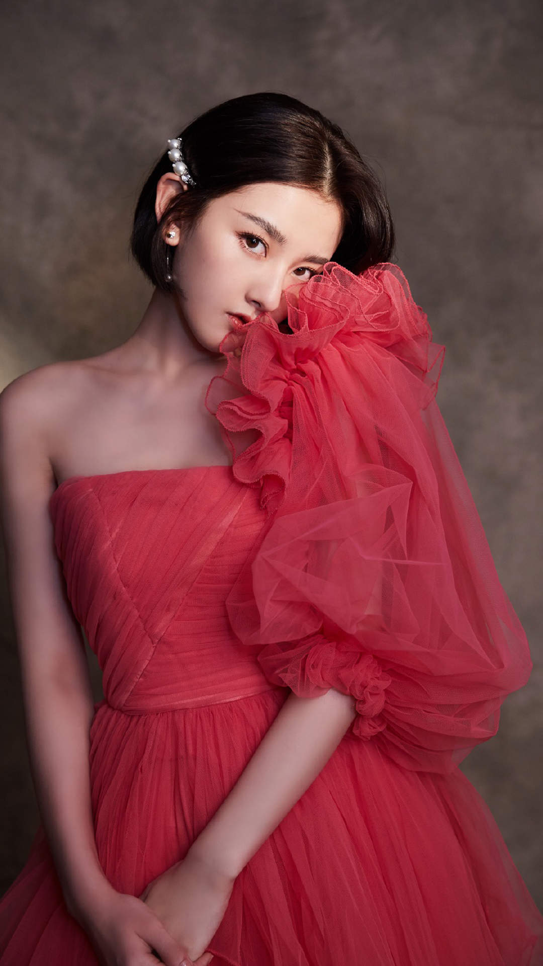 中国北京当代95后女演员小哪吒宋祖儿时尚清新写真桌面壁纸图片