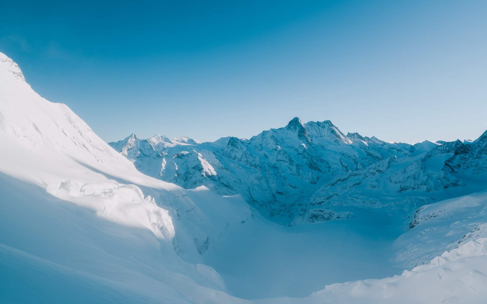 宁心露脐装雪景自拍图片图片