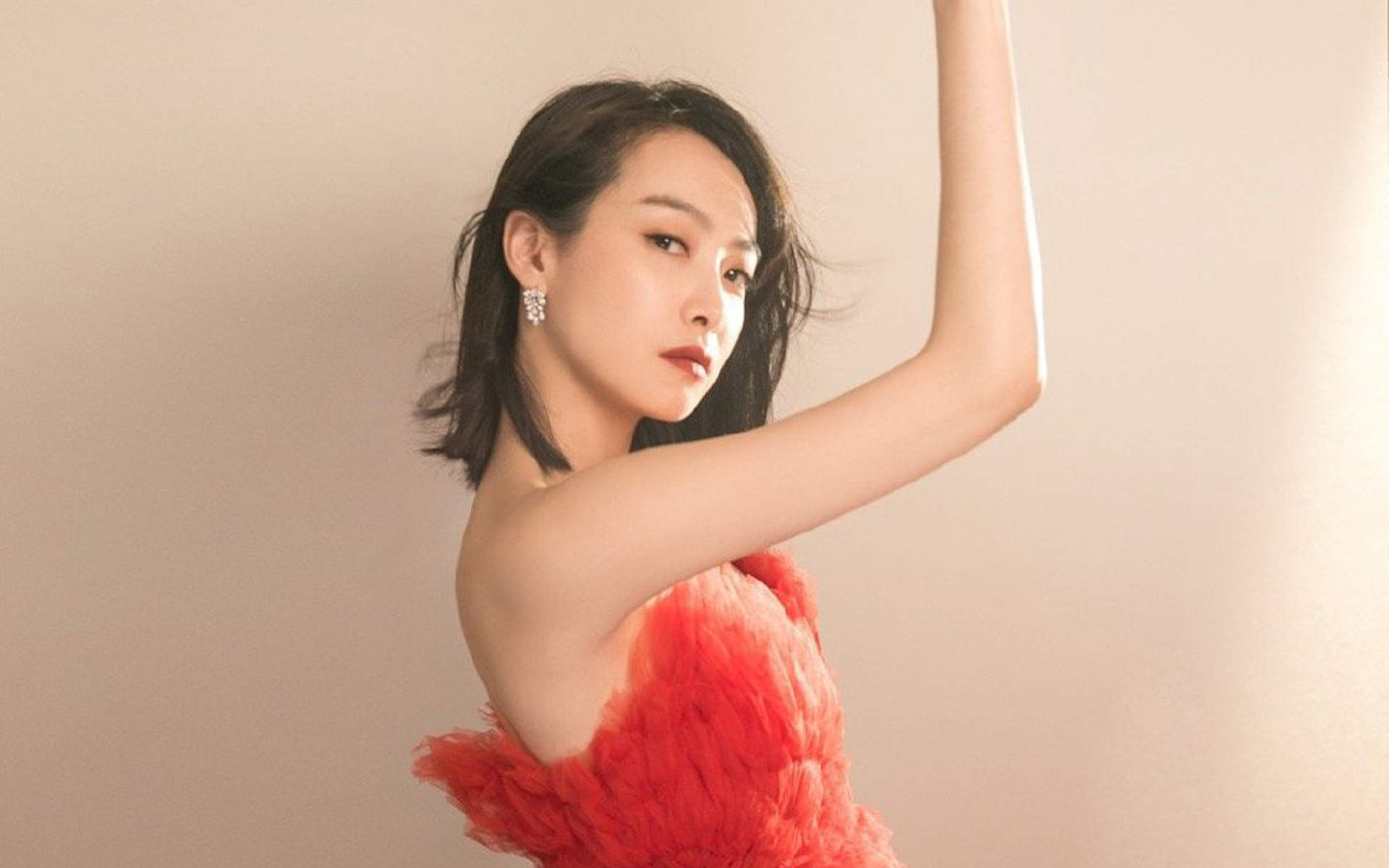 山东省青岛女演员宋茜妩媚动人写真桌面壁纸图片