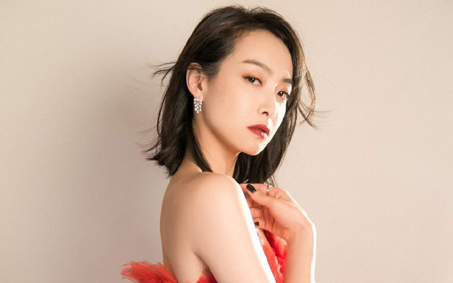 山东省青岛女演员宋茜妩媚动人写真桌面壁纸图片