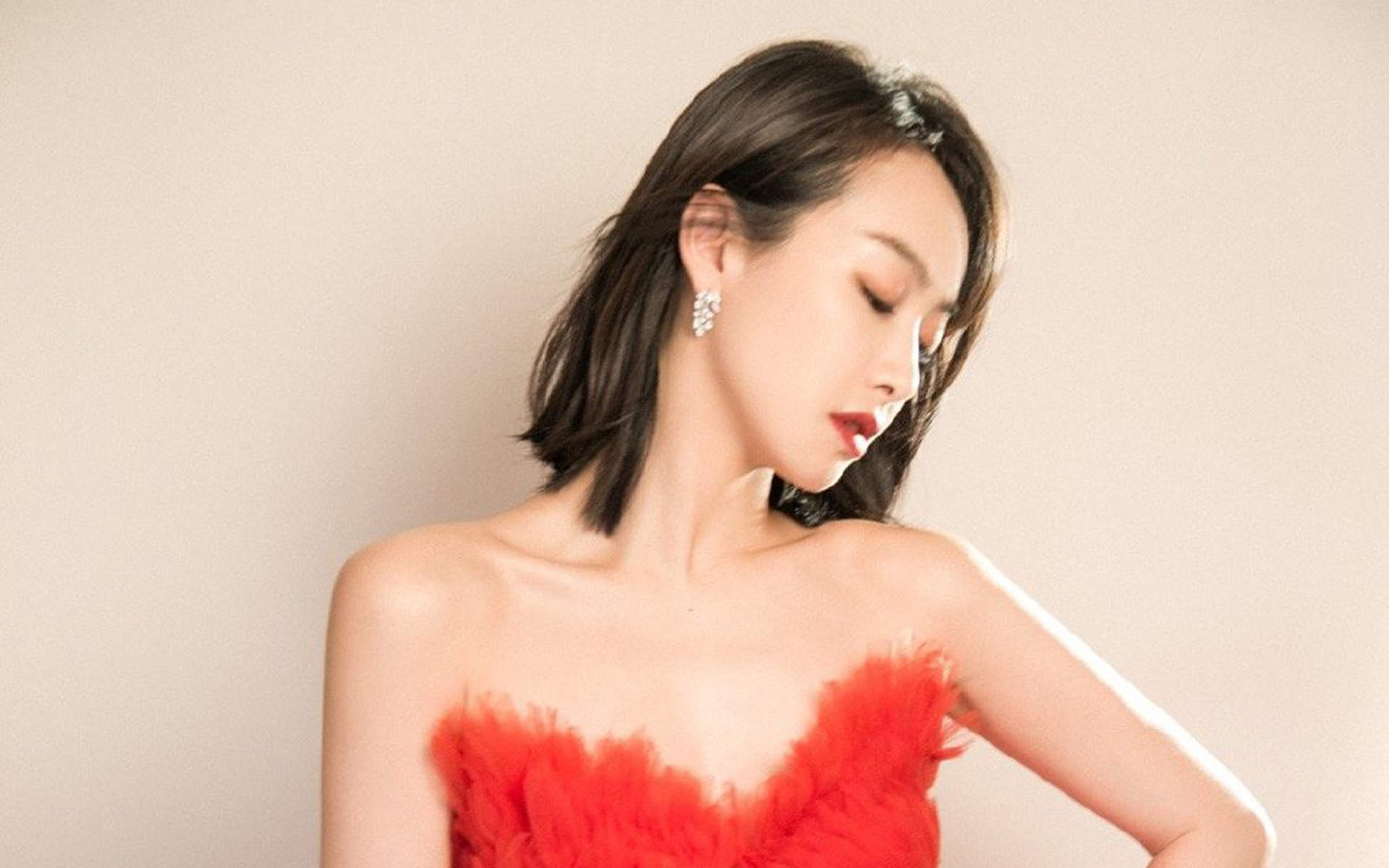 山东省青岛女演员宋茜妩媚动人写真桌面壁纸图片