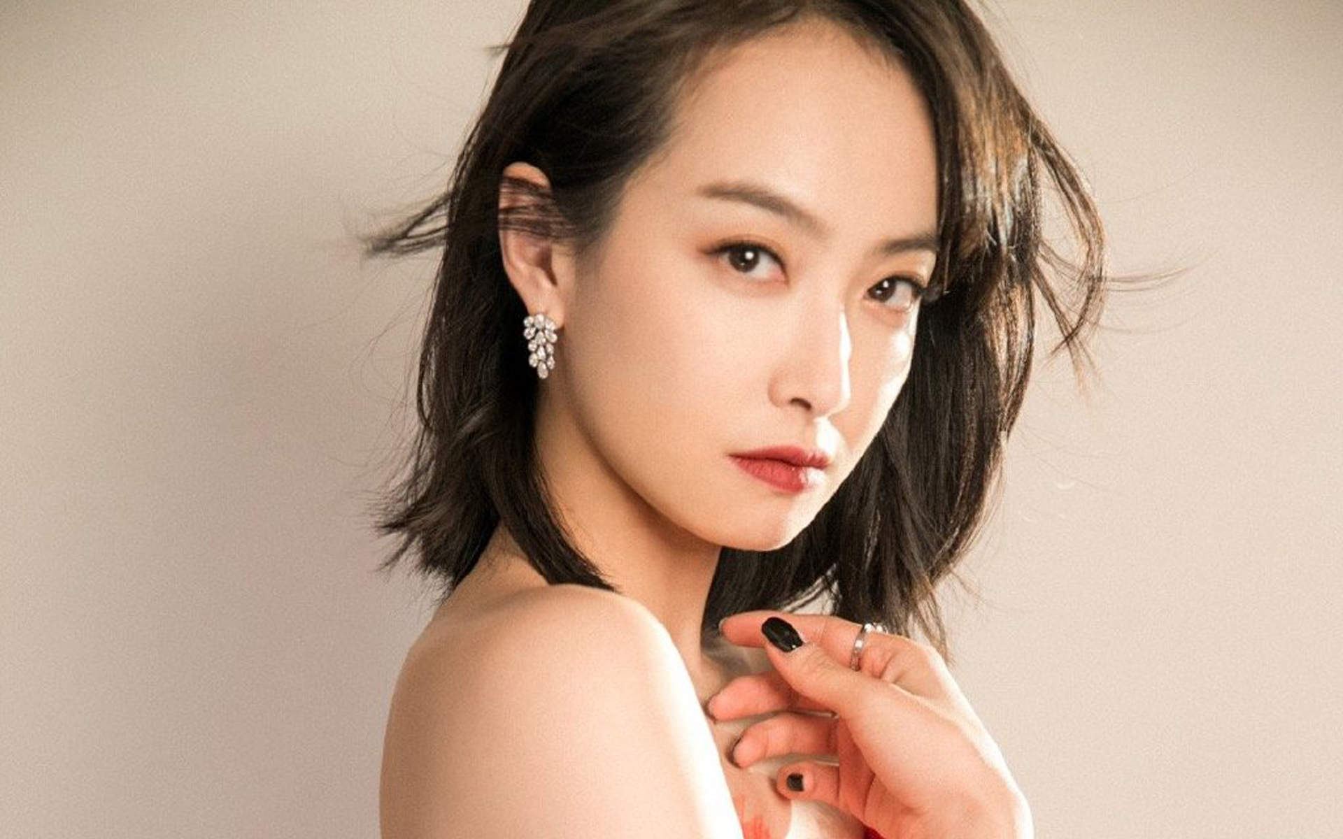 山东省青岛女演员宋茜妩媚动人写真桌面壁纸图片